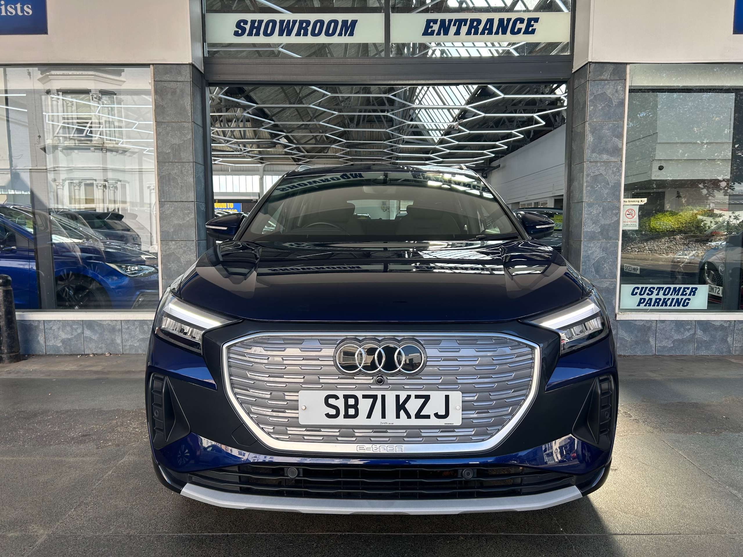 A 2022 AUDI Q4 E-TRON 35 Sport SUV Electric Auto 55kWh (170 ps) 5dr A 2022 AUDI Q4 E-TRON 35 Sport SUV Electric Auto 55kWh (170 ps) 5dr
