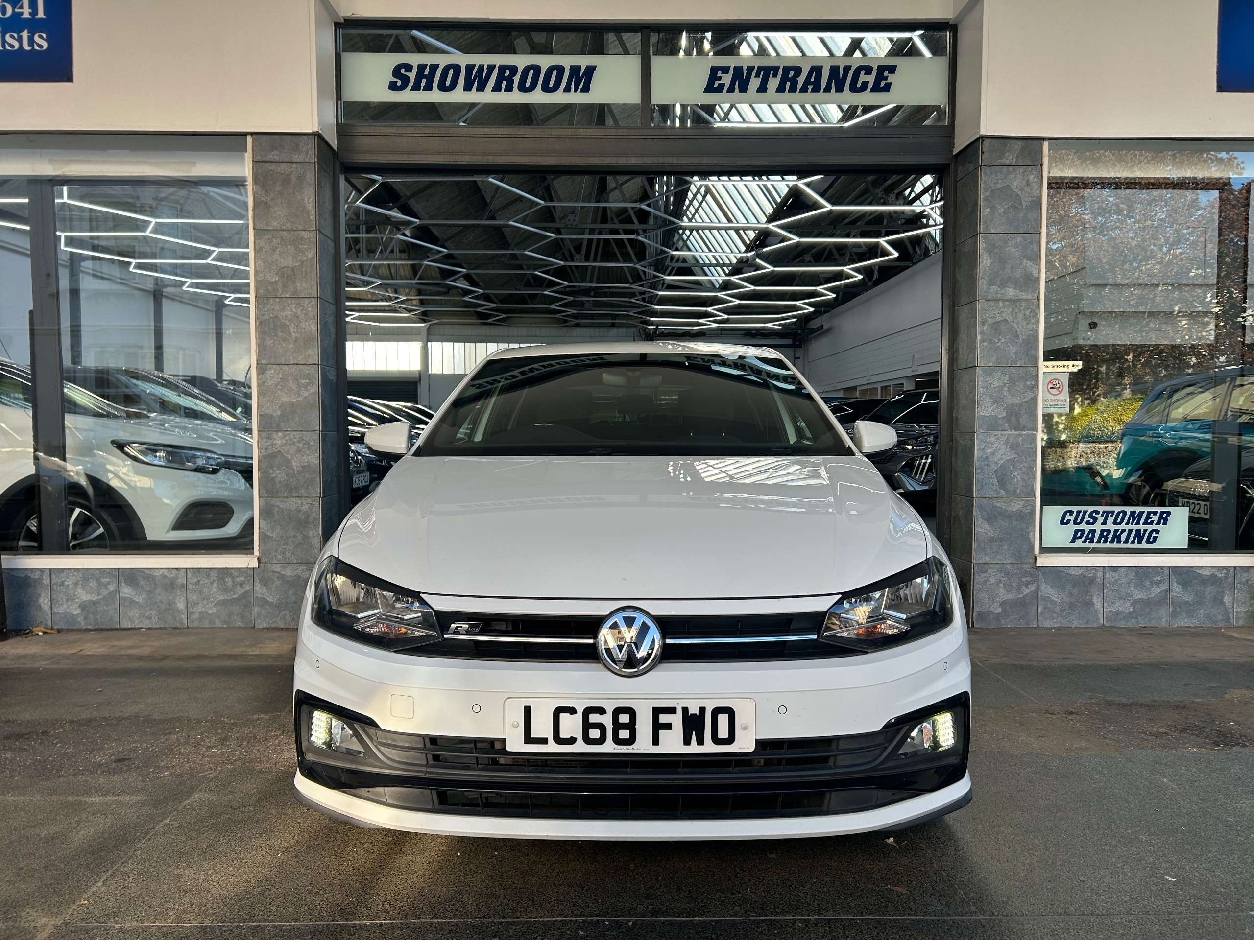 A 2018 VOLKSWAGEN POLO 1.0 TSI GPF R-Line Hatchback Petrol Manual Euro 6 (s/s) (95 ps) 5dr A 2018 VOLKSWAGEN POLO 1.0 TSI GPF R-Line Hatchback Petrol Manual Euro 6 (s/s) (95 ps) 5dr