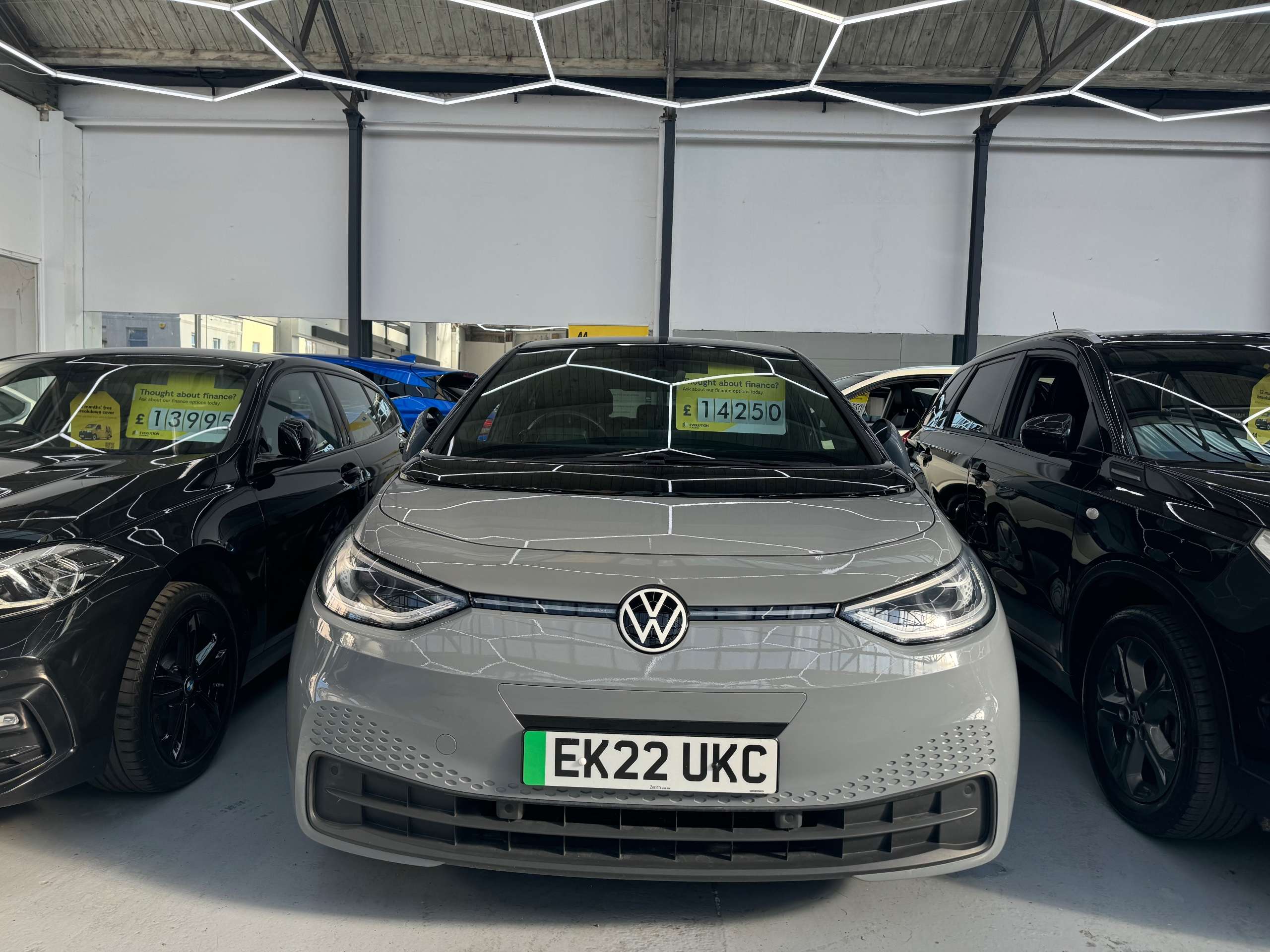 A 2022 VOLKSWAGEN ID.3 Pro 58kWh Family Hatchback Electric Auto (145 ps) 5dr A 2022 VOLKSWAGEN ID.3 Pro 58kWh Family Hatchback Electric Auto (145 ps) 5dr