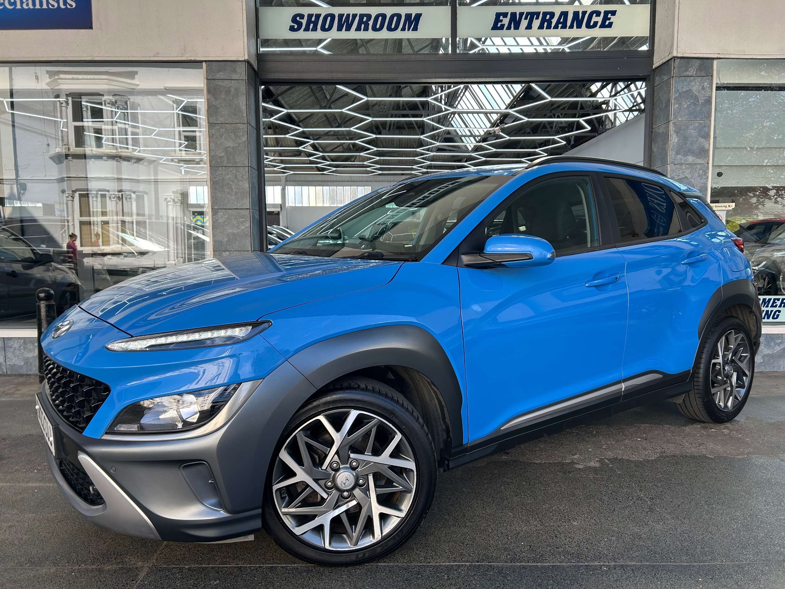 A 2022 HYUNDAI KONA 1.6 h-GDi Premium SUV Petrol Hybrid DCT Euro 6 (s/s) (141 ps) 5dr A 2022 HYUNDAI KONA 1.6 h-GDi Premium SUV Petrol Hybrid DCT Euro 6 (s/s) (141 ps) 5dr