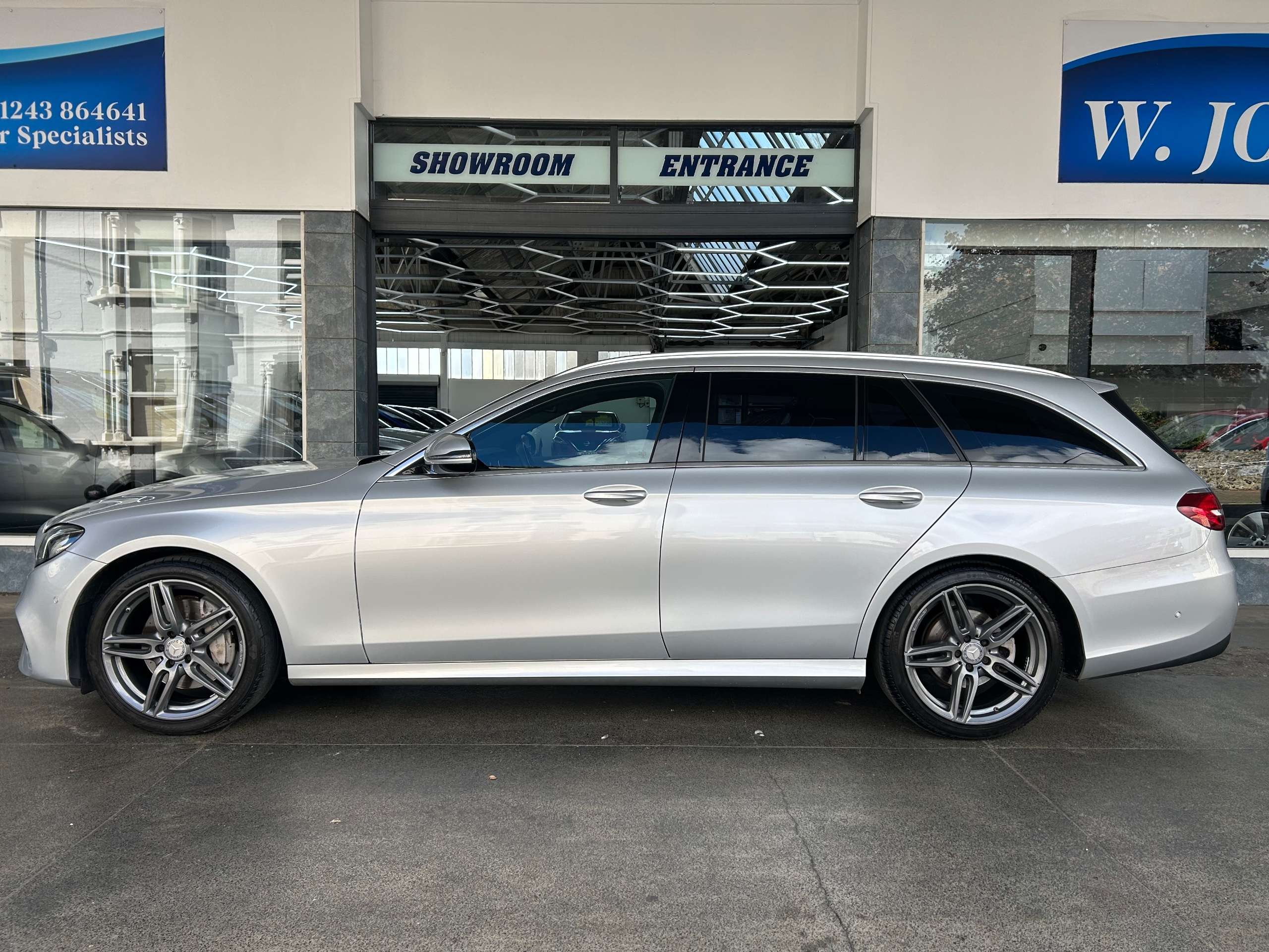 A 2017 MERCEDES-BENZ E CLASS 2.0 E220d AMG Line Estate Diesel G-Tronic+ Euro 6 (s/s) (194 ps) 5dr A 2017 MERCEDES-BENZ E CLASS 2.0 E220d AMG Line Estate Diesel G-Tronic+ Euro 6 (s/s) (194 ps) 5dr