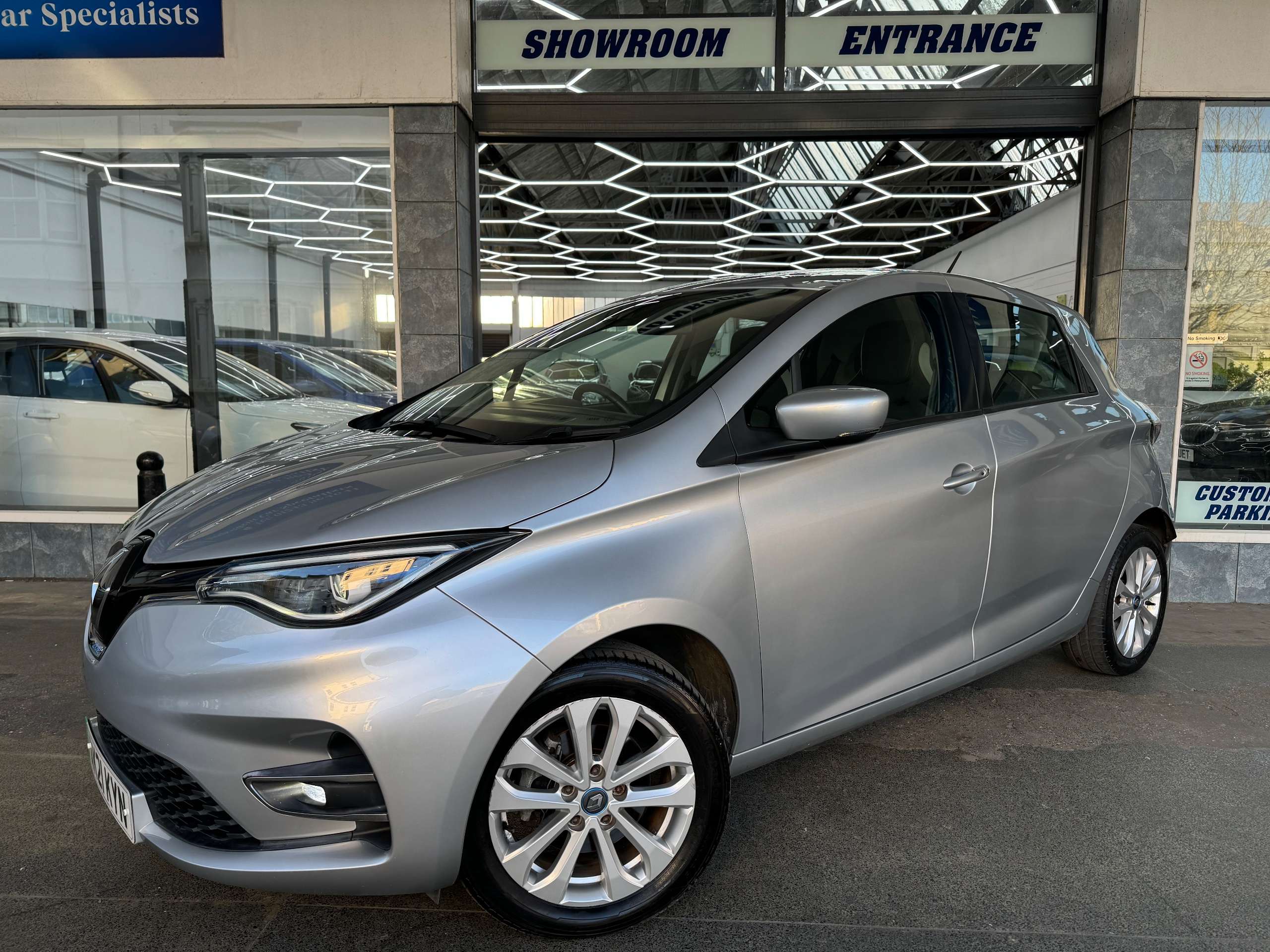 A 2021 RENAULT ZOE R110 52kWh Iconic Hatchback Electric Auto (i, Rapid Charge) (107 bhp) 5dr A 2021 RENAULT ZOE R110 52kWh Iconic Hatchback Electric Auto (i, Rapid Charge) (107 bhp) 5dr