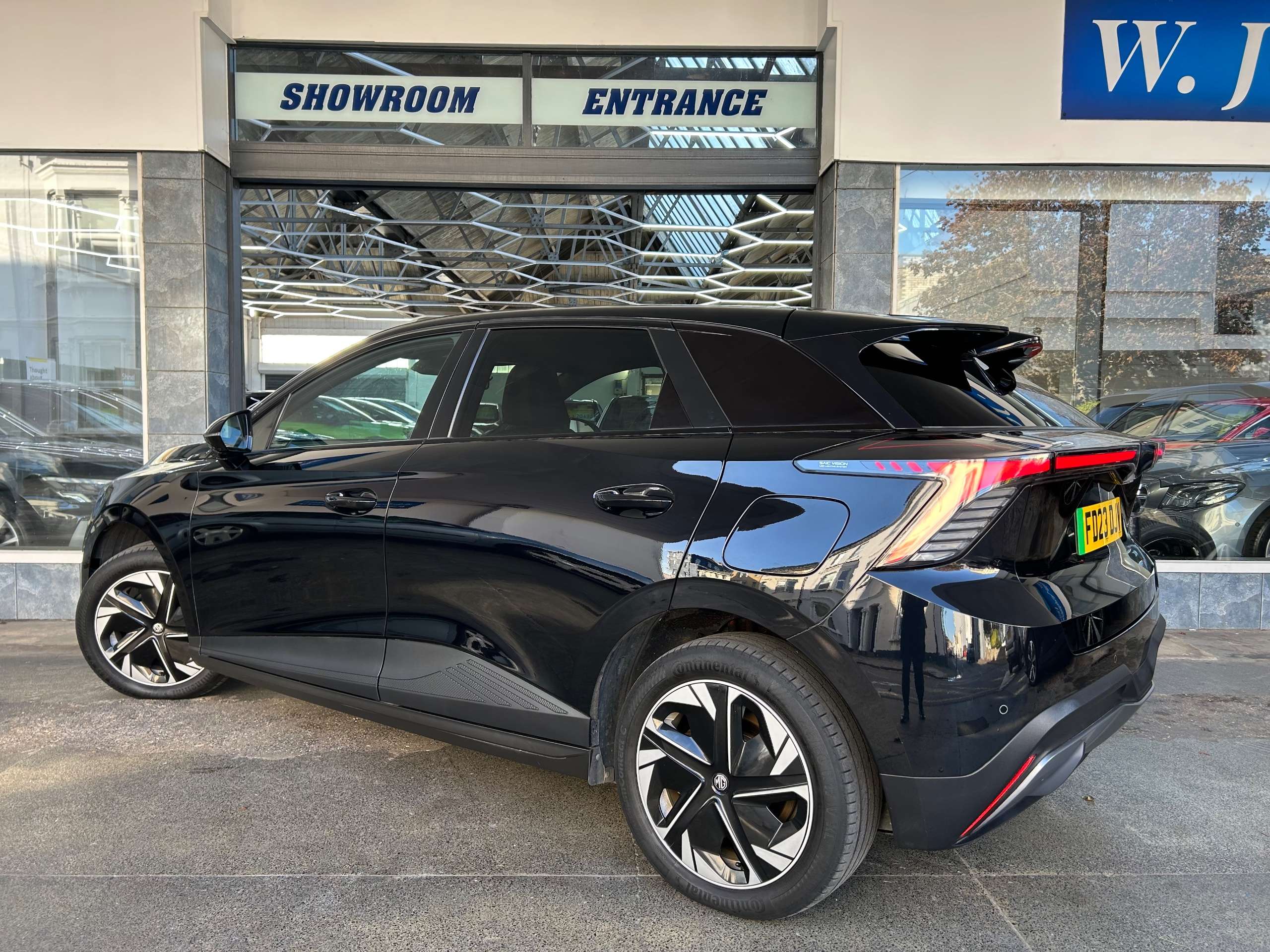 A 2023 MG MG4 64kWh Trophy Long Range Hatchback Electric Auto (203 ps) 5dr A 2023 MG MG4 64kWh Trophy Long Range Hatchback Electric Auto (203 ps) 5dr