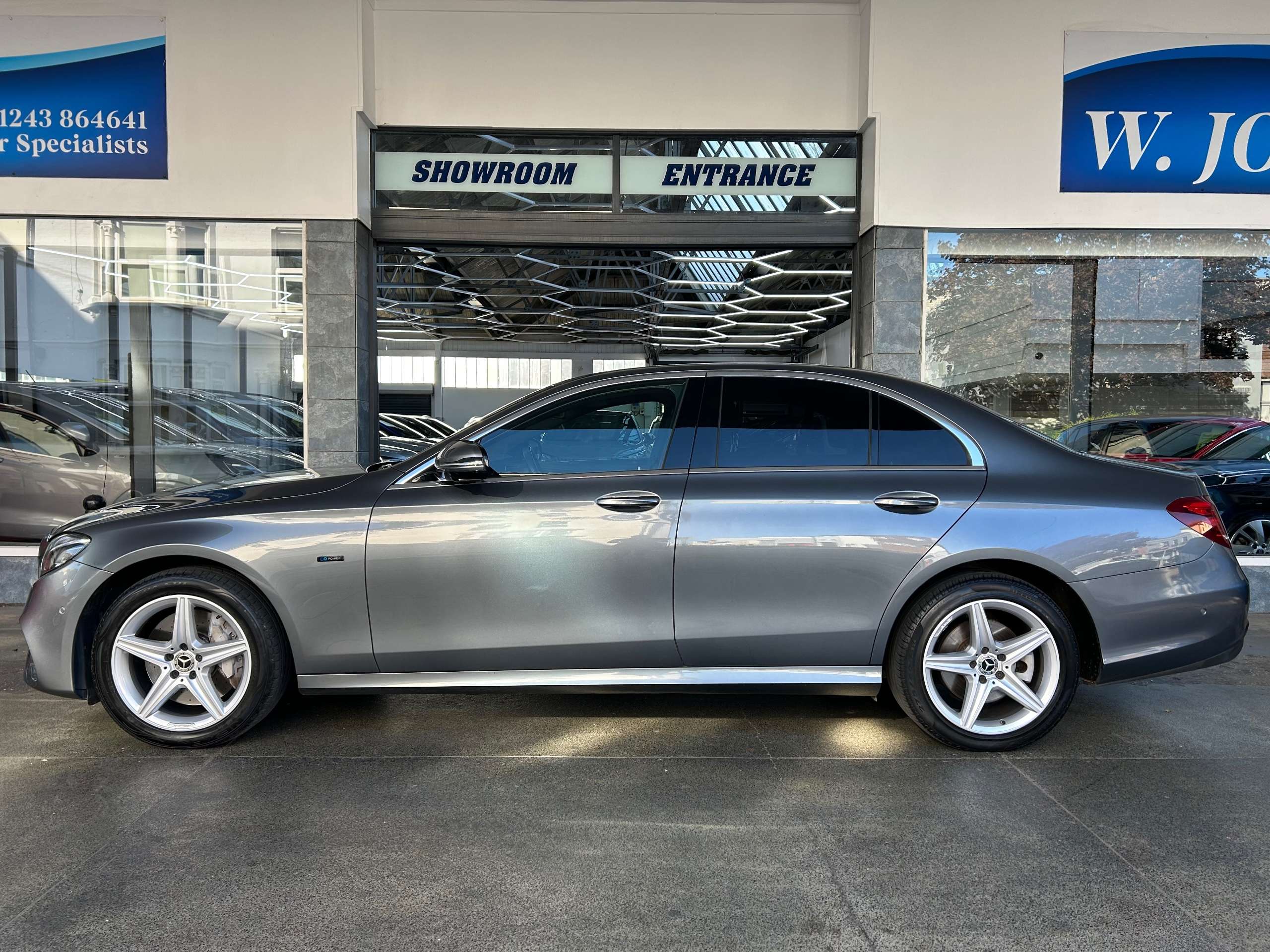 A 2019 MERCEDES-BENZ E CLASS 2.0 E300de 13.5kWh AMG Line (Premium) Saloon Diesel Plug-in Hybrid G-Tronic+ Euro 6 (s/s) (306 ps) 4dr A 2019 MERCEDES-BENZ E CLASS 2.0 E300de 13.5kWh AMG Line (Premium) Saloon Diesel Plug-in Hybrid G-Tronic+ Euro 6 (s/s) (306 ps) 4dr