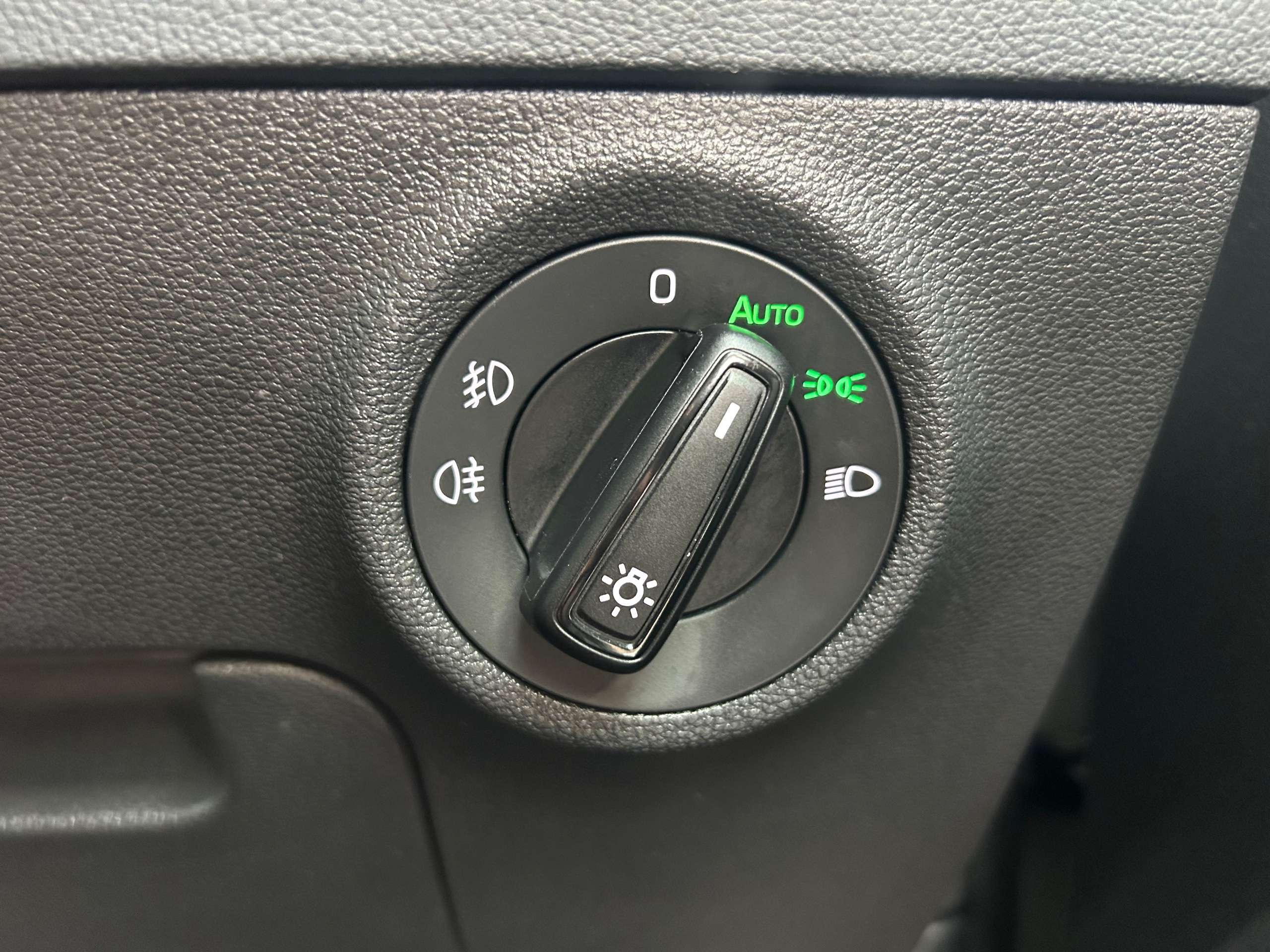 2023 SKODA KAROQ 2023 SKODA KAROQ