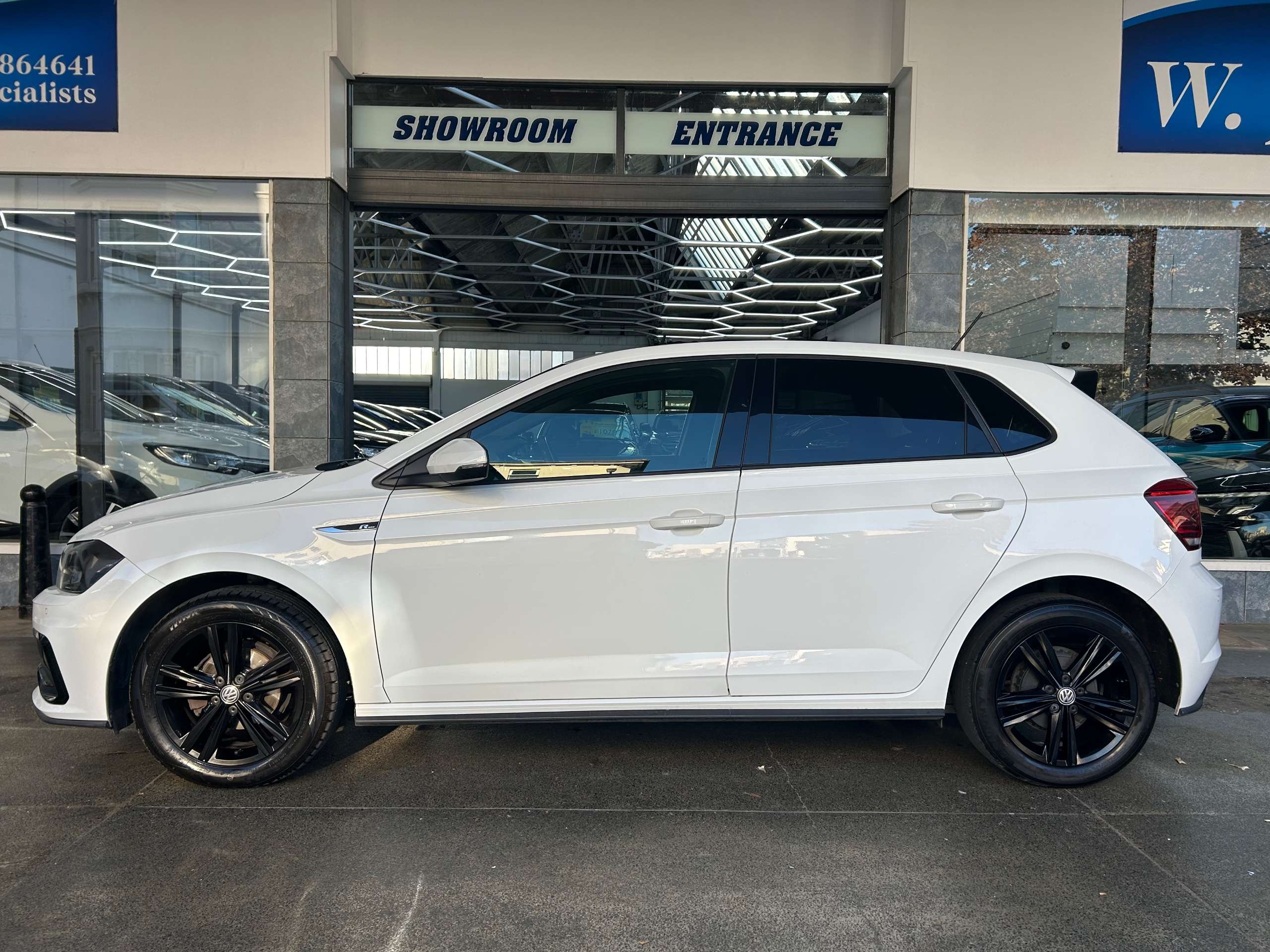 A 2018 VOLKSWAGEN POLO 1.0 TSI GPF R-Line Hatchback Petrol Manual Euro 6 (s/s) (95 ps) 5dr A 2018 VOLKSWAGEN POLO 1.0 TSI GPF R-Line Hatchback Petrol Manual Euro 6 (s/s) (95 ps) 5dr