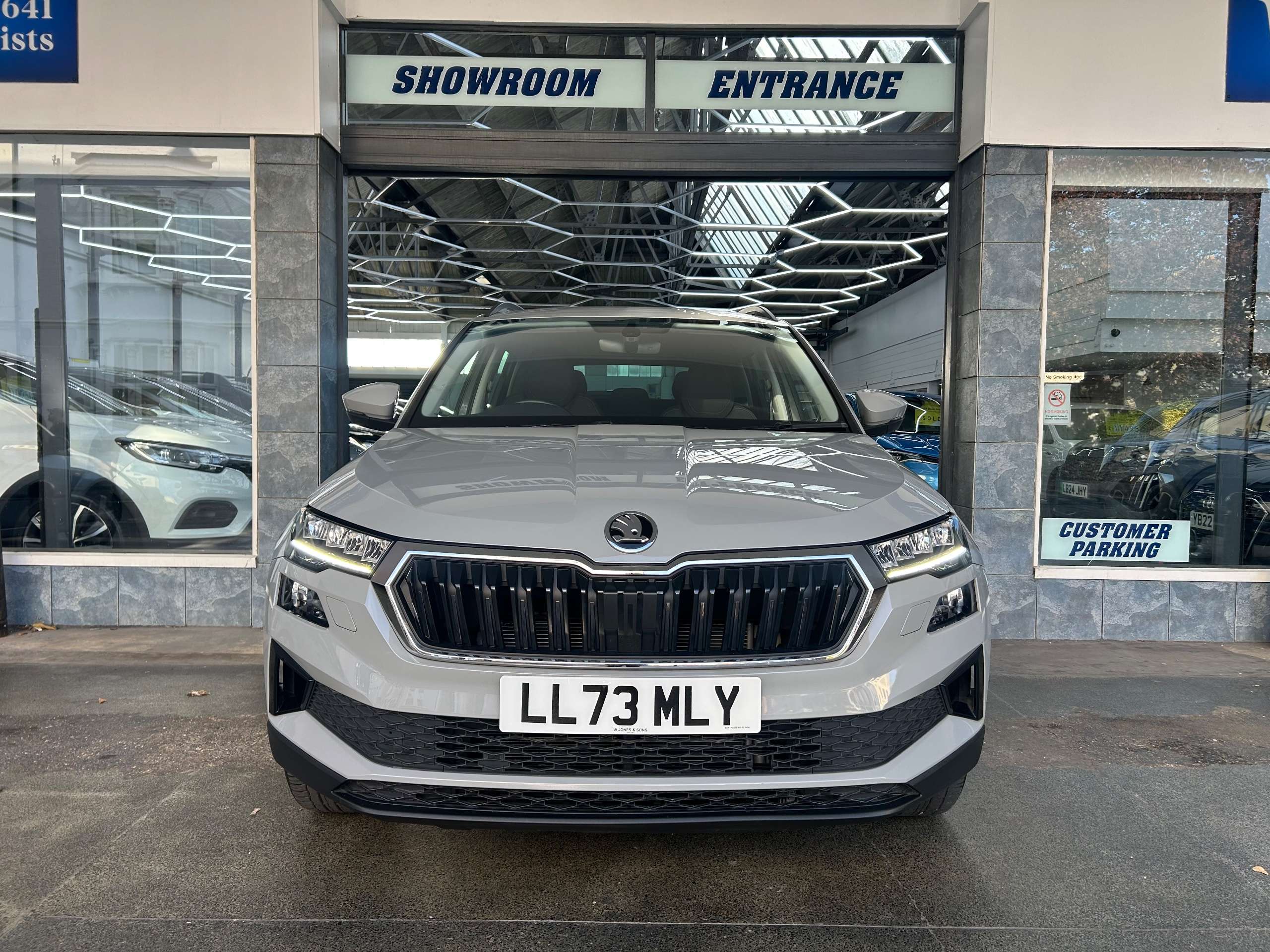 A 2023 SKODA KAROQ 1.0 TSI SE Drive SUV Petrol Manual Euro 6 (s/s) (110 ps) 5dr A 2023 SKODA KAROQ 1.0 TSI SE Drive SUV Petrol Manual Euro 6 (s/s) (110 ps) 5dr