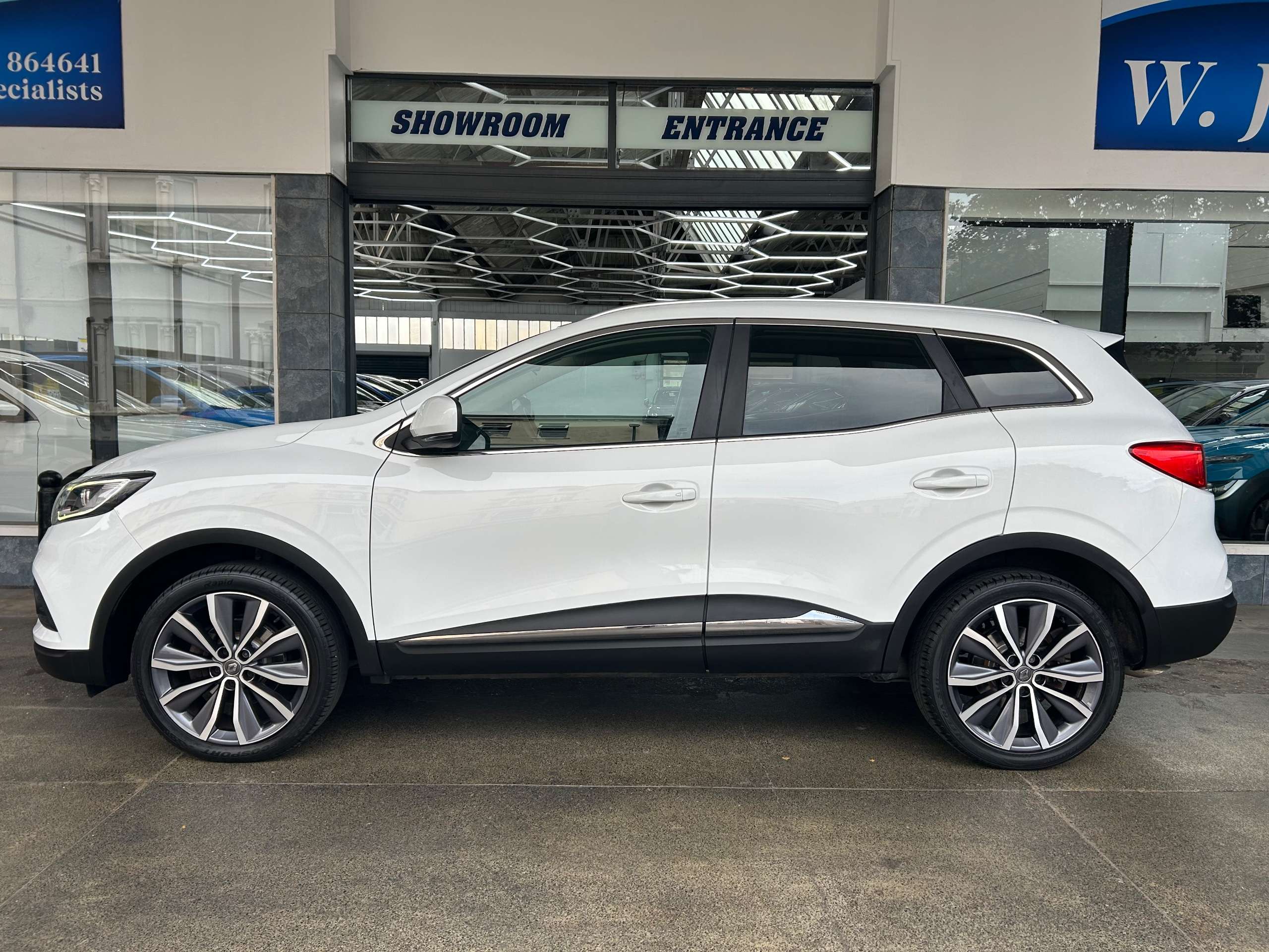 A 2019 RENAULT KADJAR 1.3 TCe Iconic SUV Petrol Manual Euro 6 (s/s) (140 ps) 5dr A 2019 RENAULT KADJAR 1.3 TCe Iconic SUV Petrol Manual Euro 6 (s/s) (140 ps) 5dr