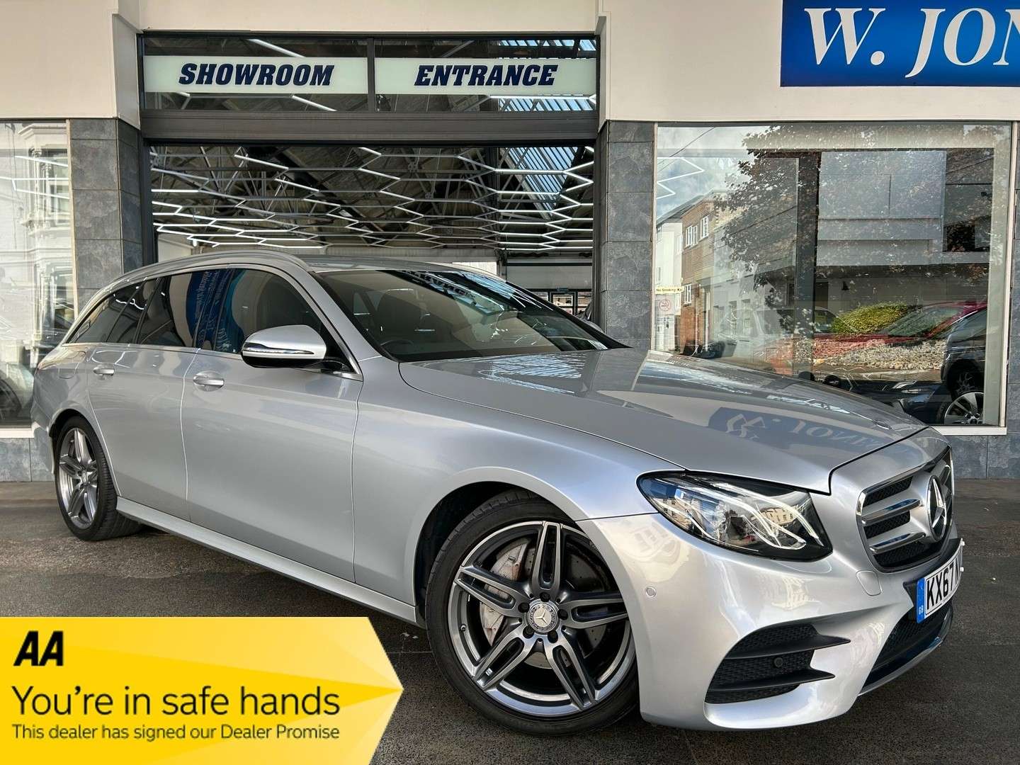 A 2017 MERCEDES-BENZ E CLASS 2.0 E220d AMG Line Estate Diesel G-Tronic+ Euro 6 (s/s) (194 ps) 5dr A 2017 MERCEDES-BENZ E CLASS 2.0 E220d AMG Line Estate Diesel G-Tronic+ Euro 6 (s/s) (194 ps) 5dr