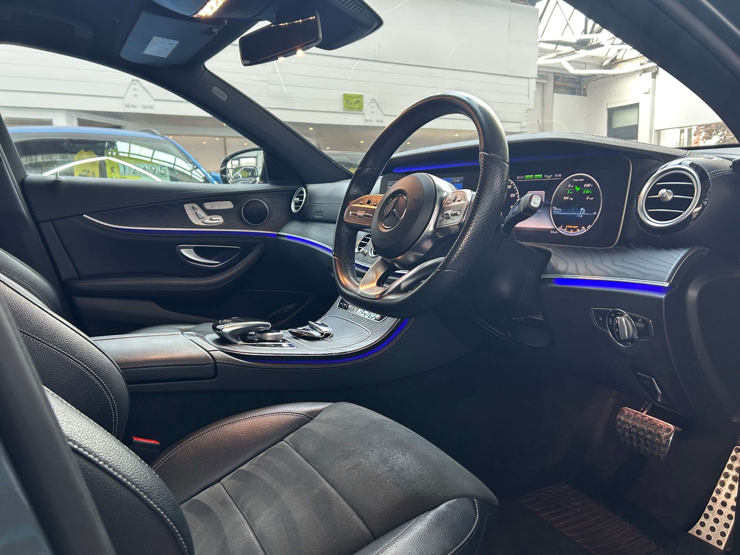 A 2019 MERCEDES-BENZ E CLASS 2.0 E300de 13.5kWh AMG Line (Premium) Saloon Diesel Plug-in Hybrid G-Tronic+ Euro 6 (s/s) (306 ps) 4dr A 2019 MERCEDES-BENZ E CLASS 2.0 E300de 13.5kWh AMG Line (Premium) Saloon Diesel Plug-in Hybrid G-Tronic+ Euro 6 (s/s) (306 ps) 4dr
