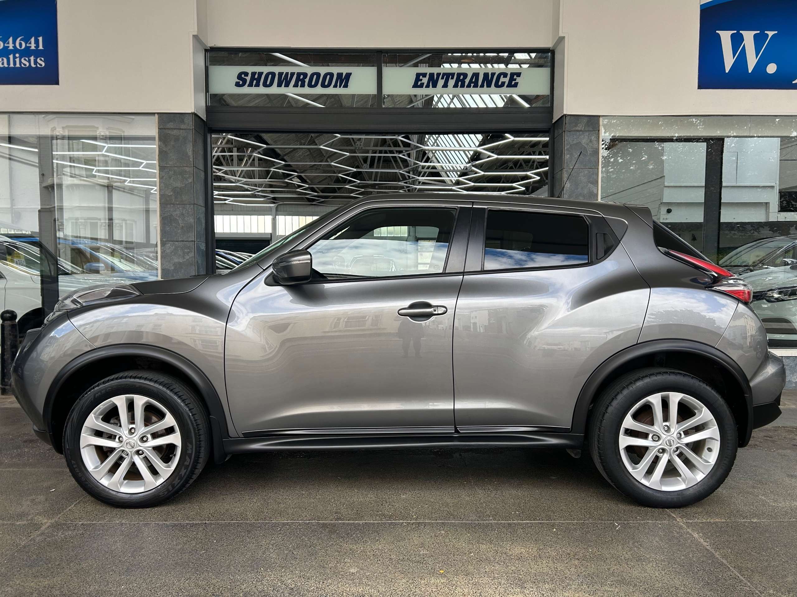 A 2017 NISSAN JUKE N-CONNECTA DCI A 2017 NISSAN JUKE N-CONNECTA DCI