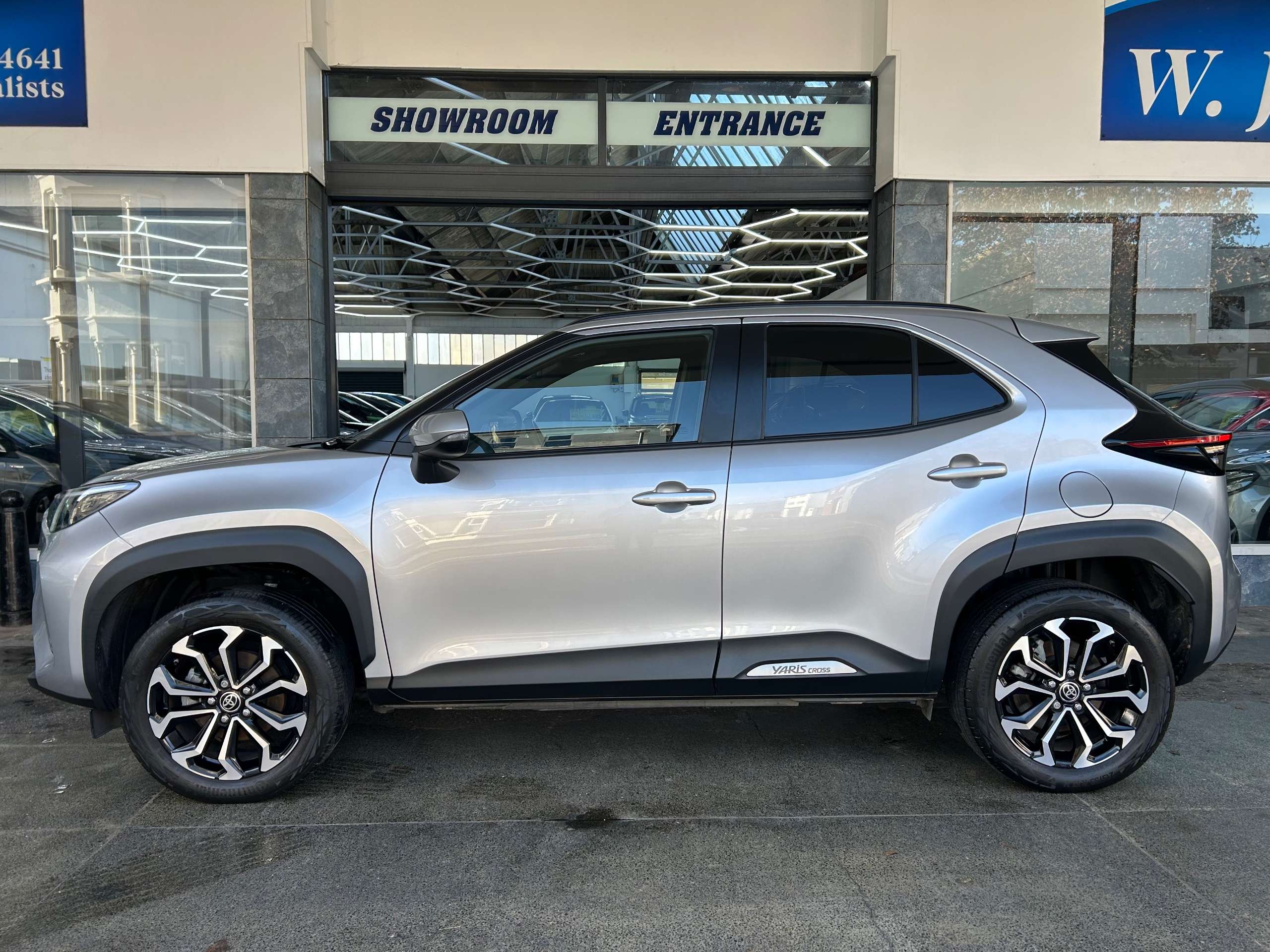 A 2024 TOYOTA YARIS CROSS 1.5 VVT-h Design SUV Petrol Hybrid E-CVT Euro 6 (s/s) (116 ps) 5dr A 2024 TOYOTA YARIS CROSS 1.5 VVT-h Design SUV Petrol Hybrid E-CVT Euro 6 (s/s) (116 ps) 5dr