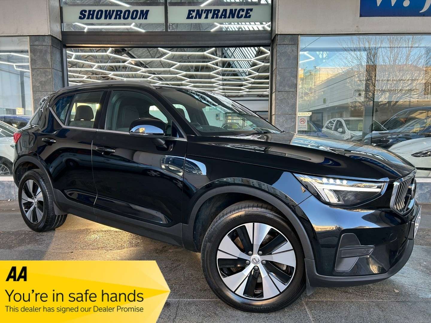 A 2022 VOLVO XC40 1.5h T4 Recharge 10.7kWh Core SUV Petrol Plug-in Hybrid Auto Euro 6 (s/s) (211 ps) 5dr A 2022 VOLVO XC40 1.5h T4 Recharge 10.7kWh Core SUV Petrol Plug-in Hybrid Auto Euro 6 (s/s) (211 ps) 5dr