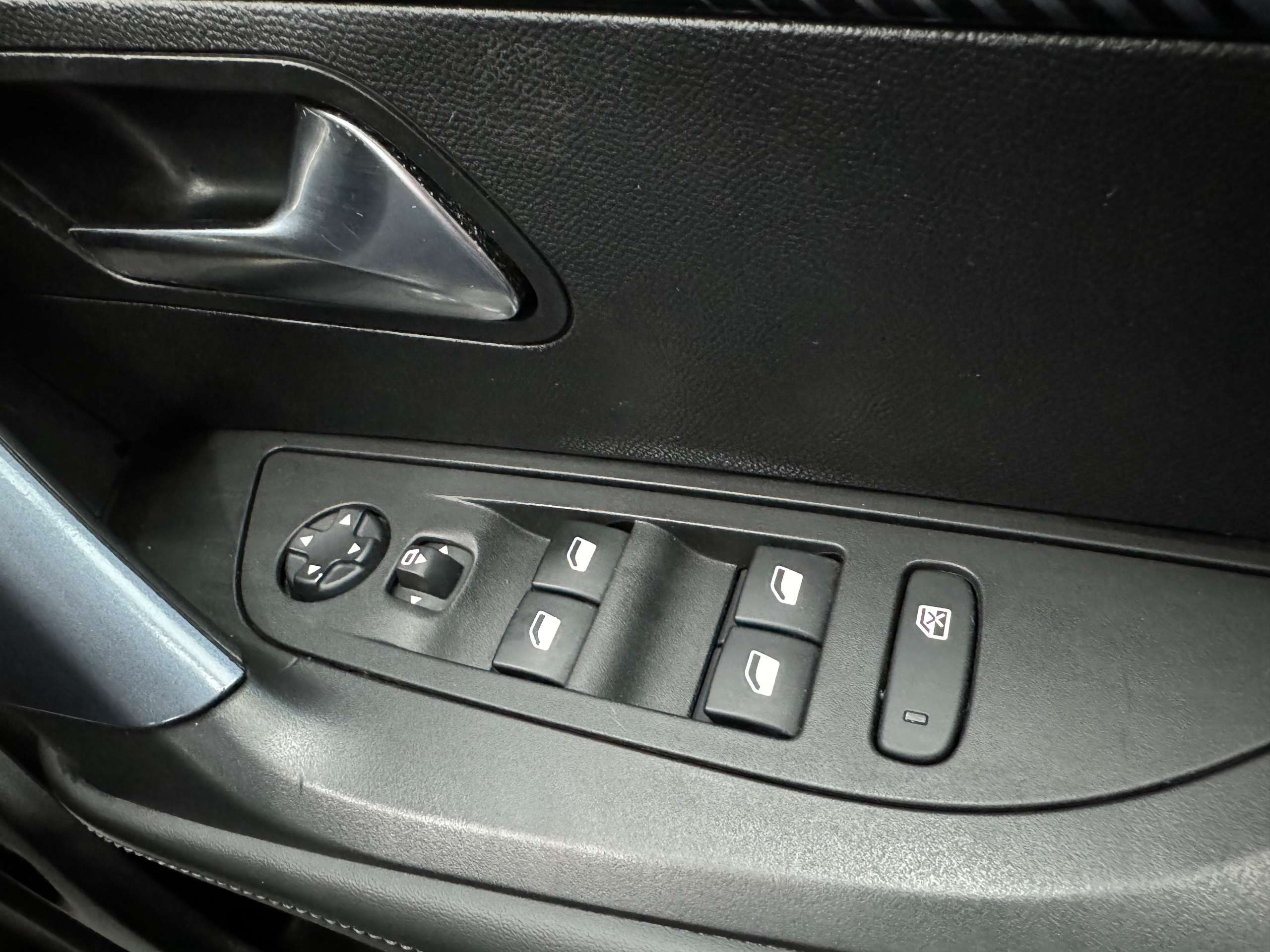 2020 PEUGEOT 2008 2020 PEUGEOT 2008