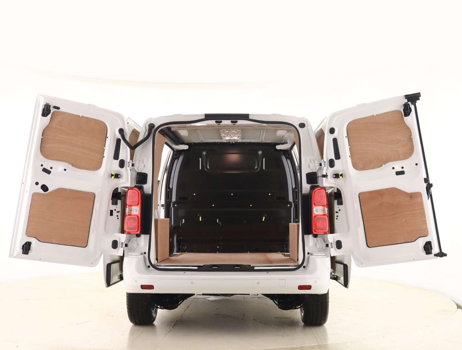 A null CITROEN DISPATCH M 1400 2.0 BlueHDi 180 Van Driver EAT8 A null CITROEN DISPATCH M 1400 2.0 BlueHDi 180 Van Driver EAT8