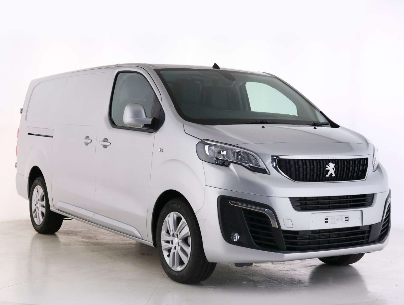 A null PEUGEOT EXPERT Long 1400 2.0 BlueHDi 120 Asphalt Premium Van A null PEUGEOT EXPERT Long 1400 2.0 BlueHDi 120 Asphalt Premium Van