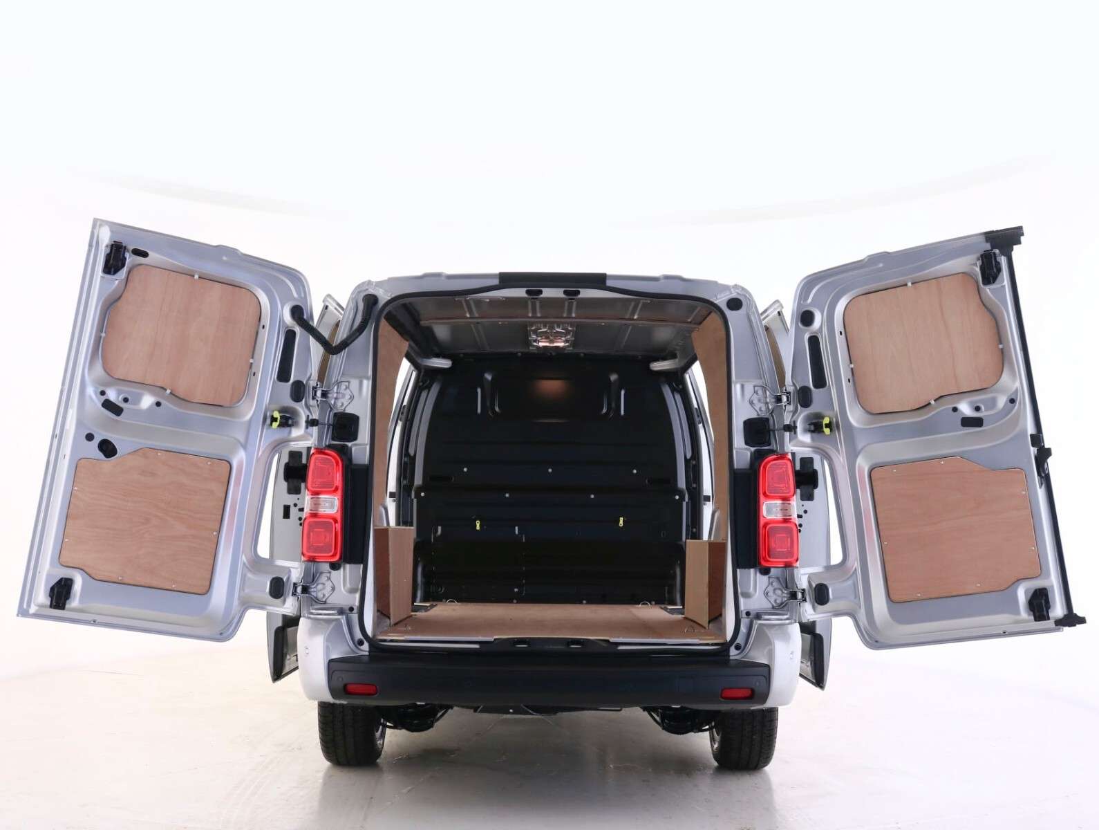 A null PEUGEOT EXPERT Long 1400 2.0 BlueHDi 120 Asphalt Premium Van A null PEUGEOT EXPERT Long 1400 2.0 BlueHDi 120 Asphalt Premium Van