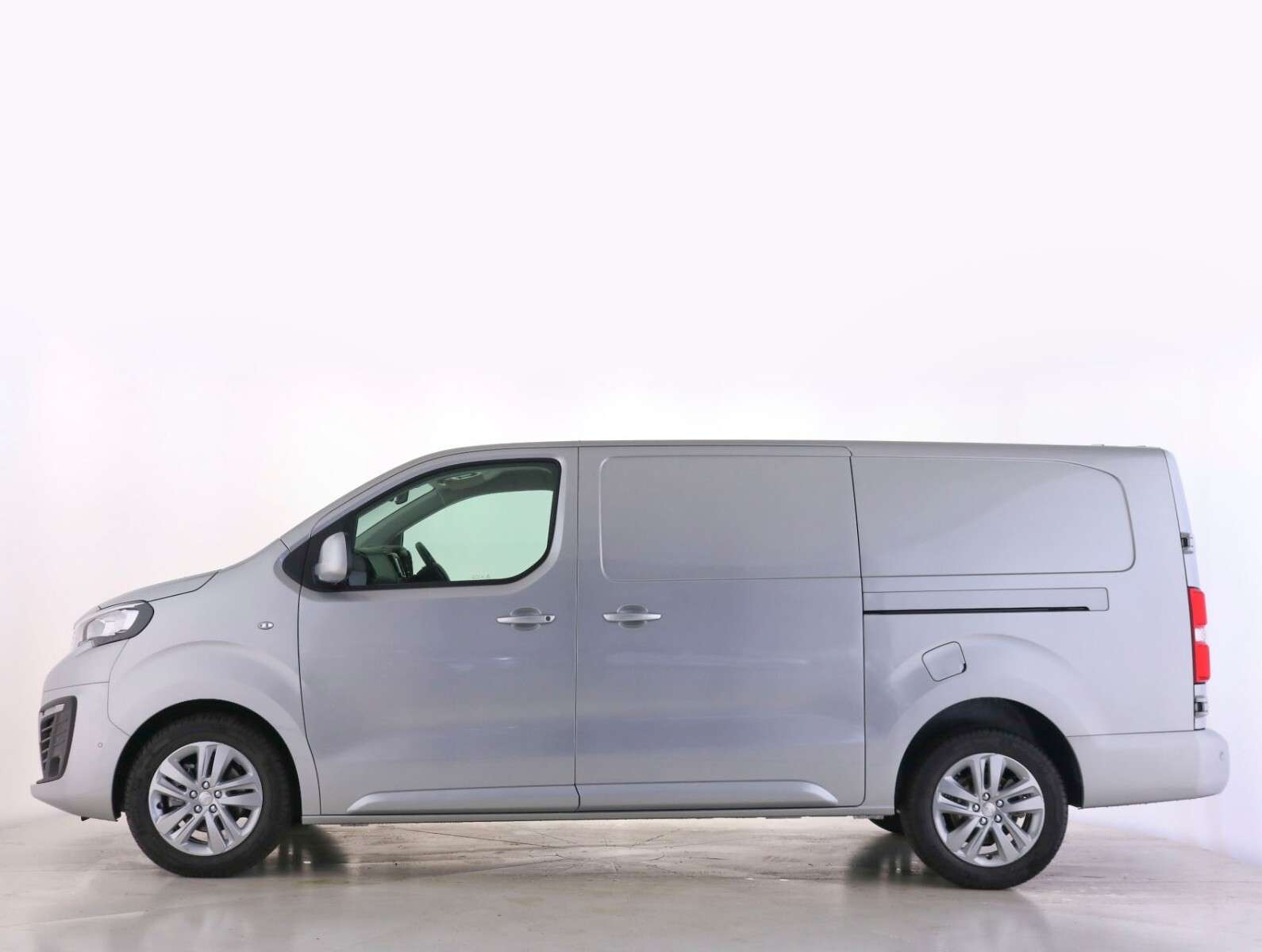 A null PEUGEOT EXPERT Long 1400 2.0 BlueHDi 120 Asphalt Premium Van A null PEUGEOT EXPERT Long 1400 2.0 BlueHDi 120 Asphalt Premium Van