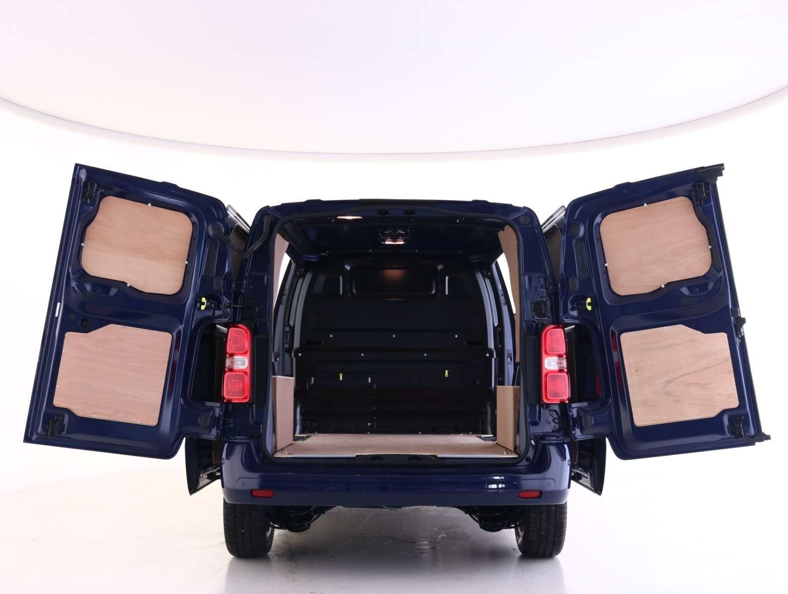 A null PEUGEOT EXPERT Standard 1400 2.0 BlueHDi 120 Asphalt Premium Van A null PEUGEOT EXPERT Standard 1400 2.0 BlueHDi 120 Asphalt Premium Van