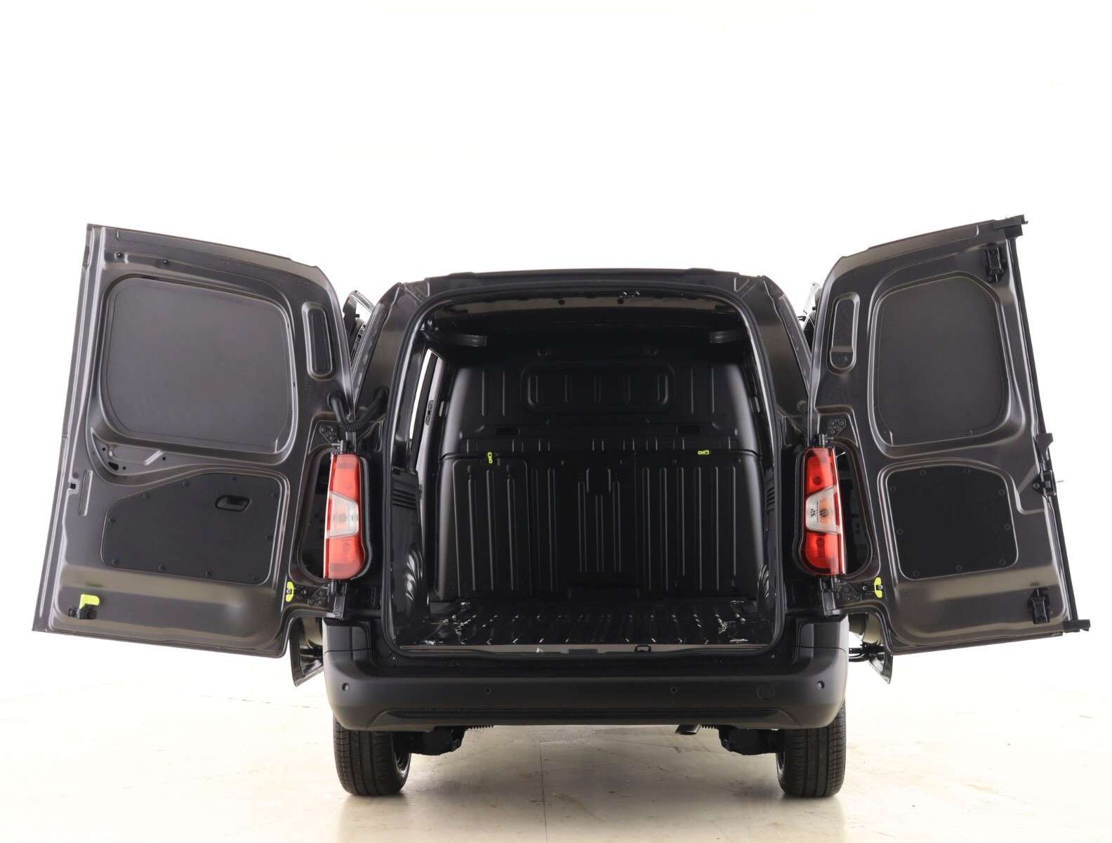 A null PEUGEOT PARTNER Long 950 1.5 BlueHDi 100 Professional Premium Van A null PEUGEOT PARTNER Long 950 1.5 BlueHDi 100 Professional Premium Van