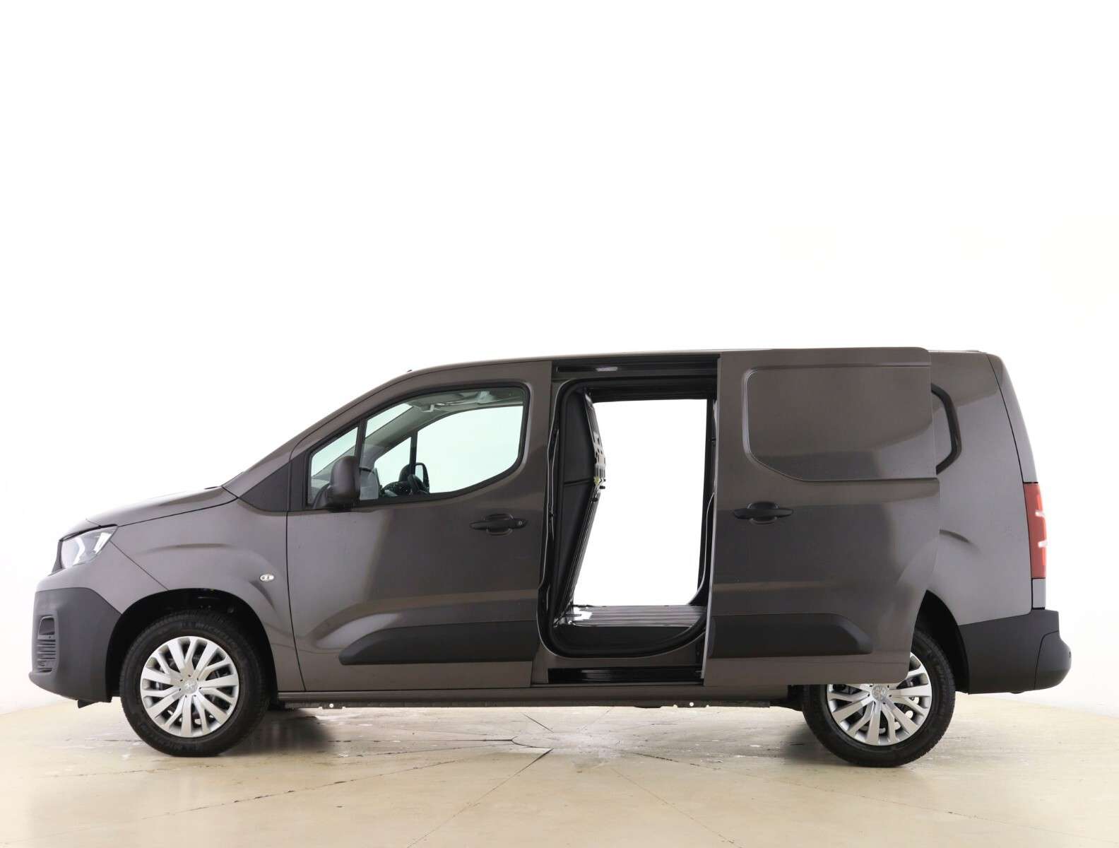 A null PEUGEOT PARTNER Long 950 1.5 BlueHDi 100 Professional Premium Van A null PEUGEOT PARTNER Long 950 1.5 BlueHDi 100 Professional Premium Van