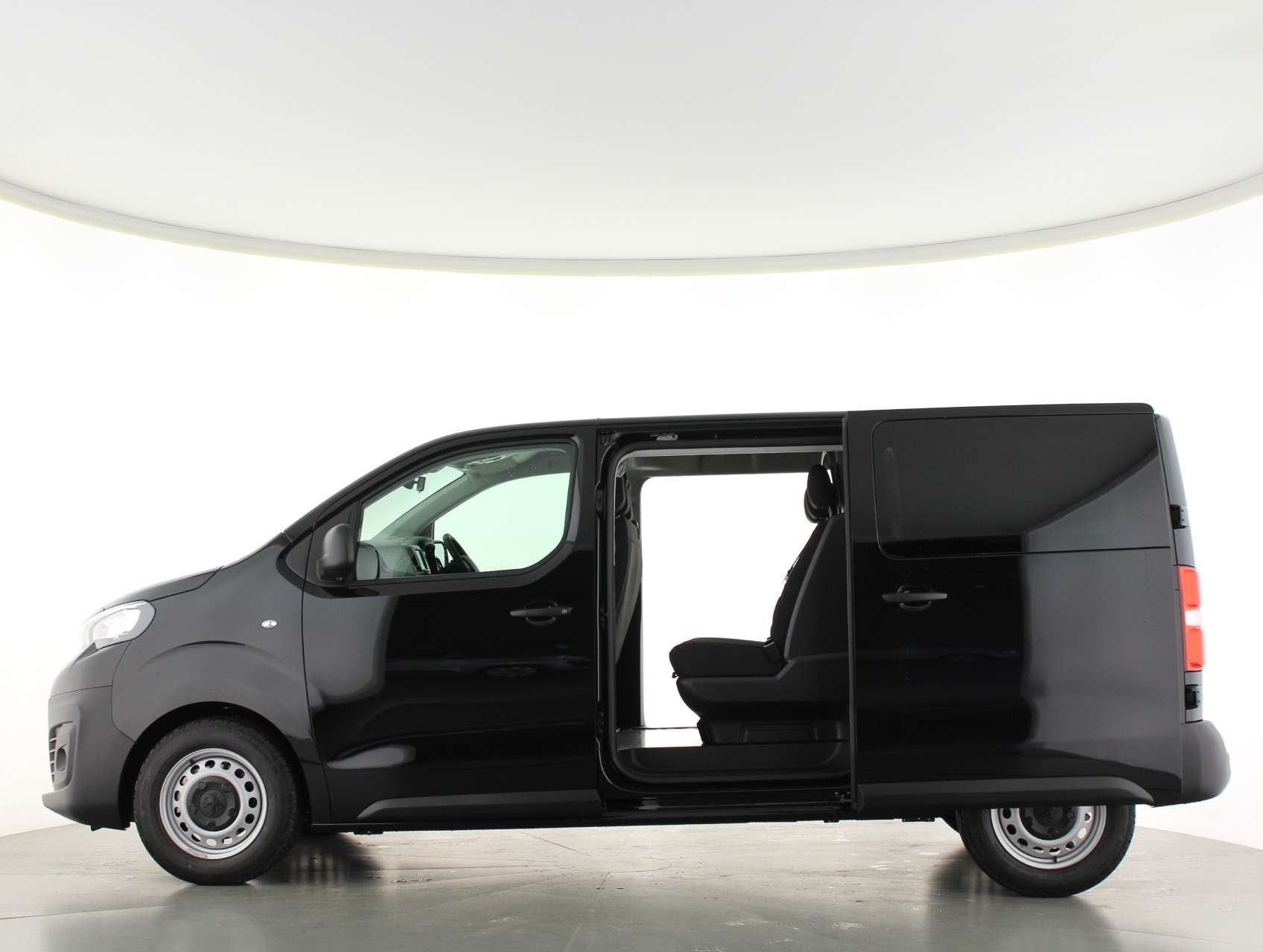 A null PEUGEOT EXPERT Long 1400 2.0 BlueHDi 120 Professional Premium Crew Van A null PEUGEOT EXPERT Long 1400 2.0 BlueHDi 120 Professional Premium Crew Van