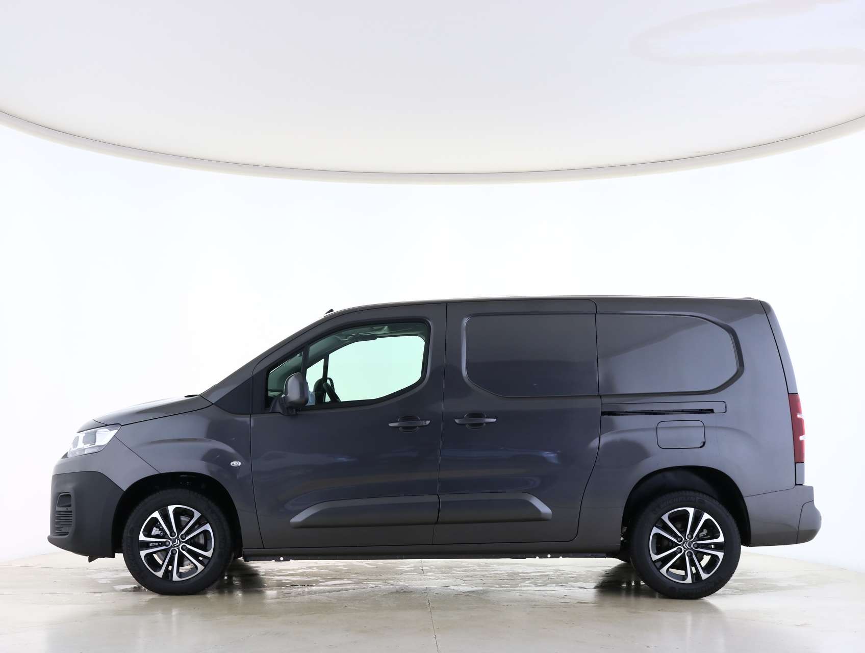 A null CITROEN BERLINGO XL 1.5 BlueHDi 950Kg Driver 100ps A null CITROEN BERLINGO XL 1.5 BlueHDi 950Kg Driver 100ps