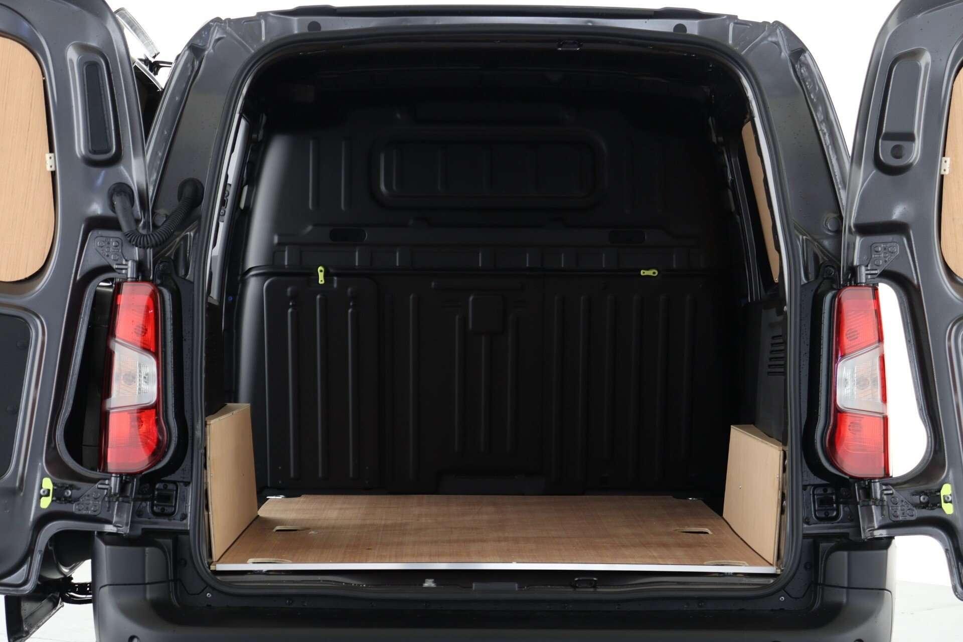 A null PEUGEOT PARTNER Standard 650 1.5 BlueHDi 100 Professional Premium Van A null PEUGEOT PARTNER Standard 650 1.5 BlueHDi 100 Professional Premium Van