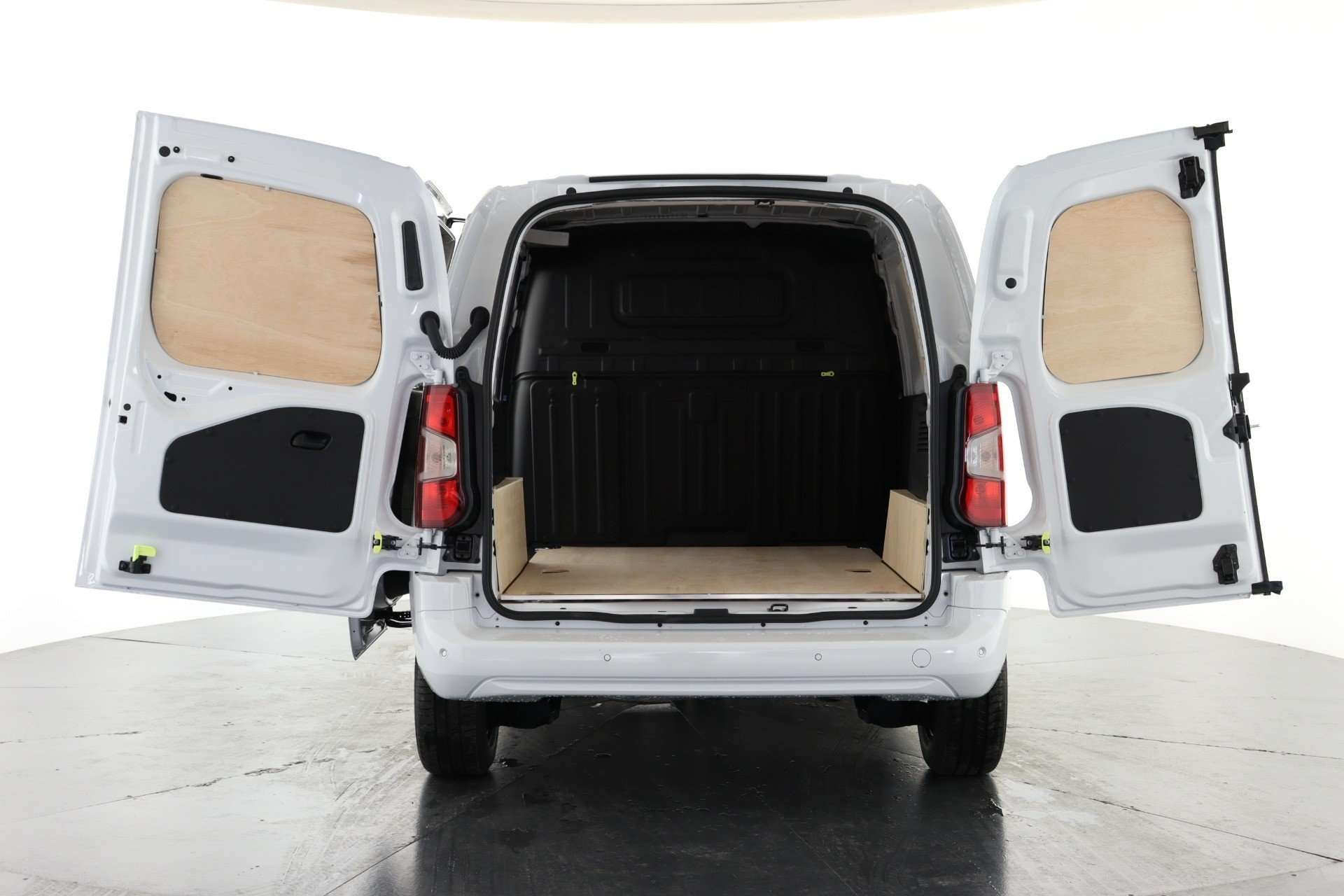 A null CITROEN BERLINGO M 1.5 Blue hdi 1000Kg Driver Edition 130PS Auto A null CITROEN BERLINGO M 1.5 Blue hdi 1000Kg Driver Edition 130PS Auto