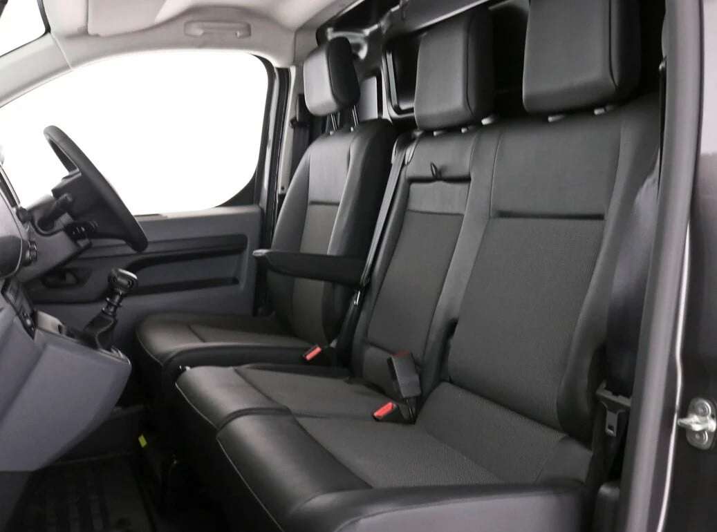 A null PEUGEOT EXPERT Long 2.0 HDI 145 Professional A null PEUGEOT EXPERT Long 2.0 HDI 145 Professional