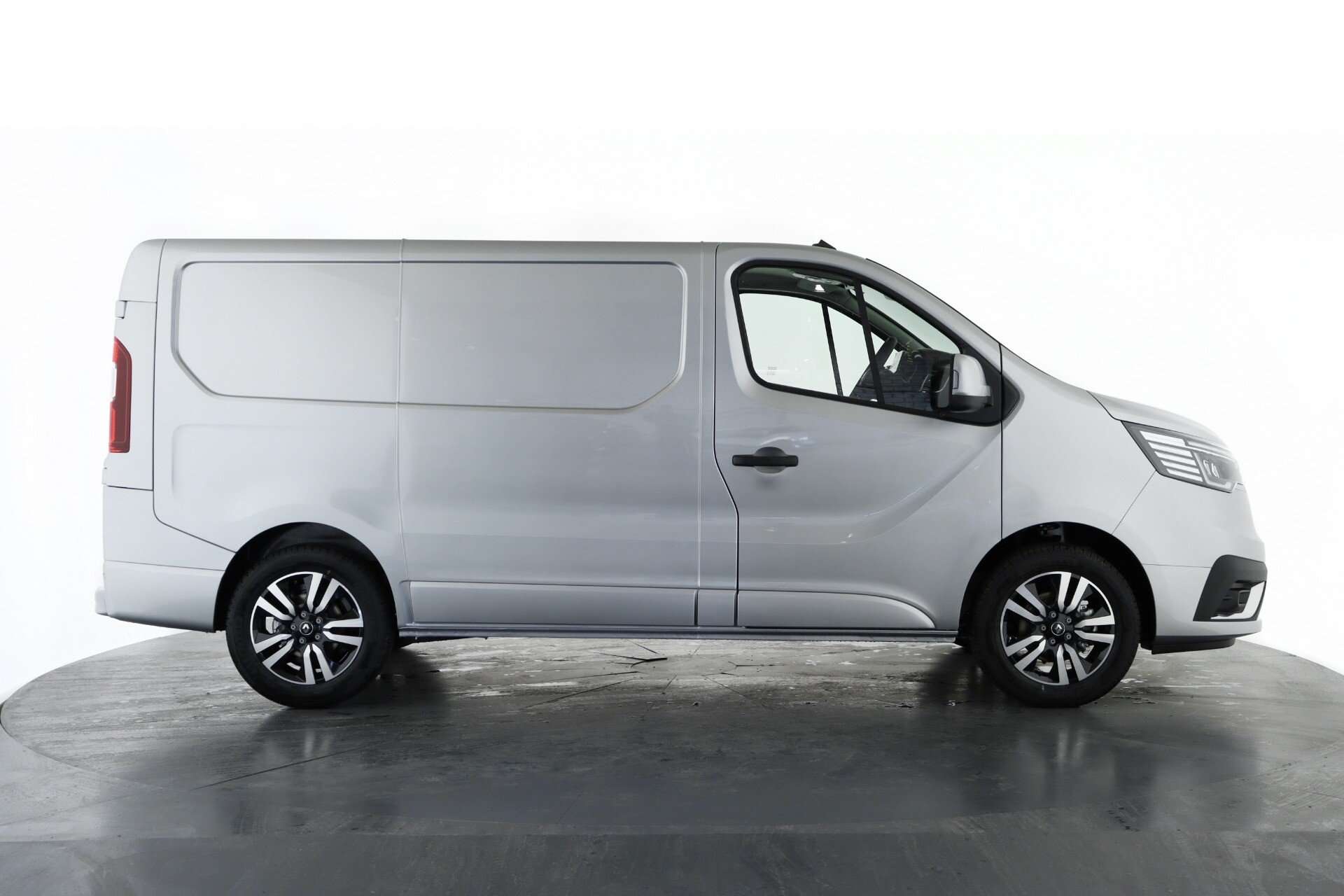 2025 RENAULT TRAFIC 2025 RENAULT TRAFIC
