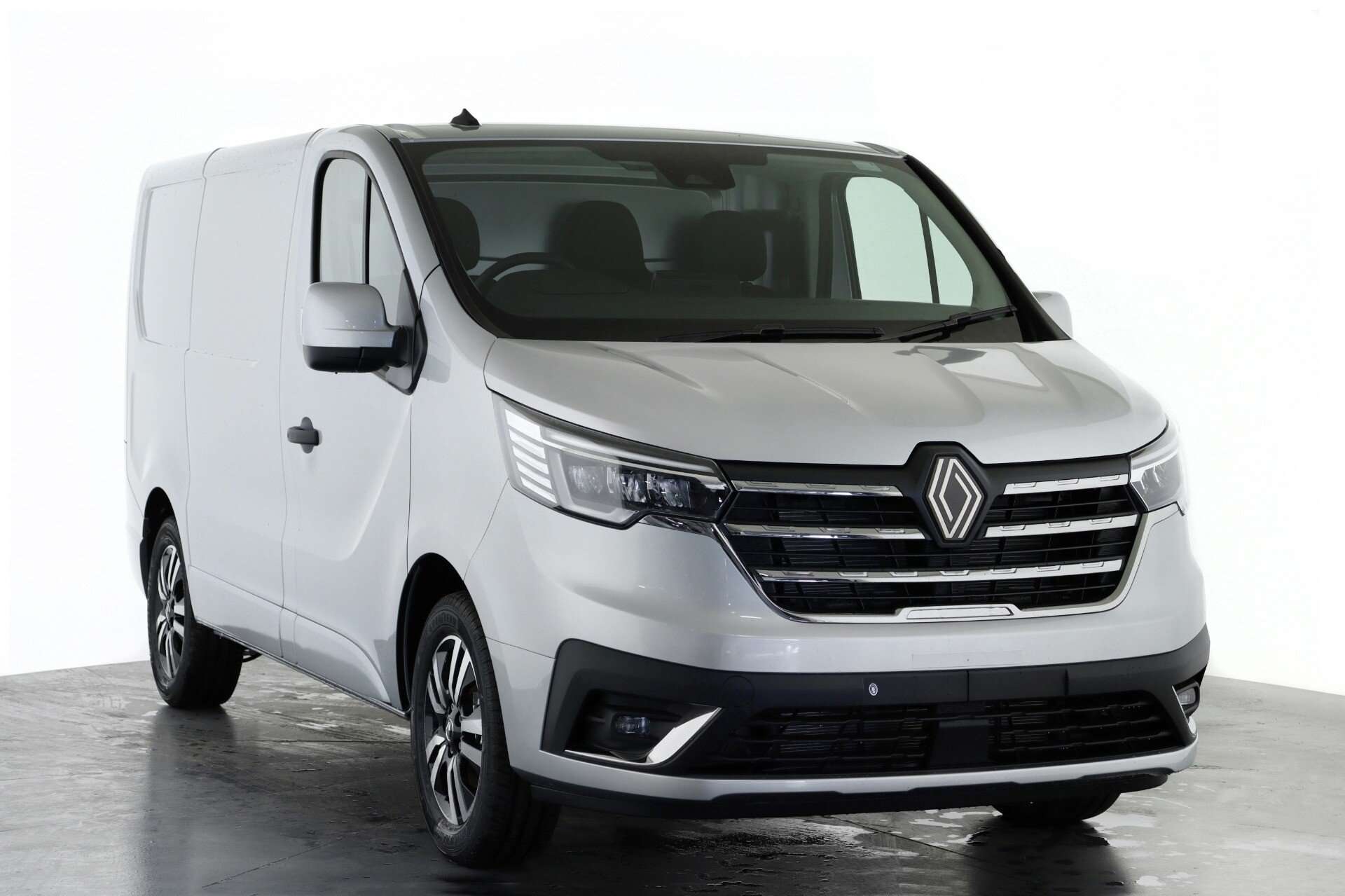 Check out this Renault Trafic 2025 Diesel Manual