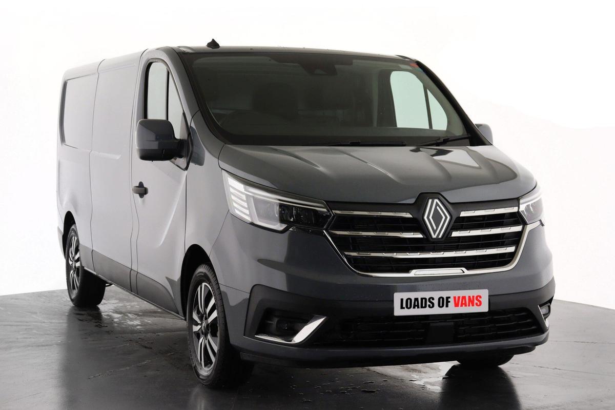 Check out this Renault Trafic 2025 Diesel Manual