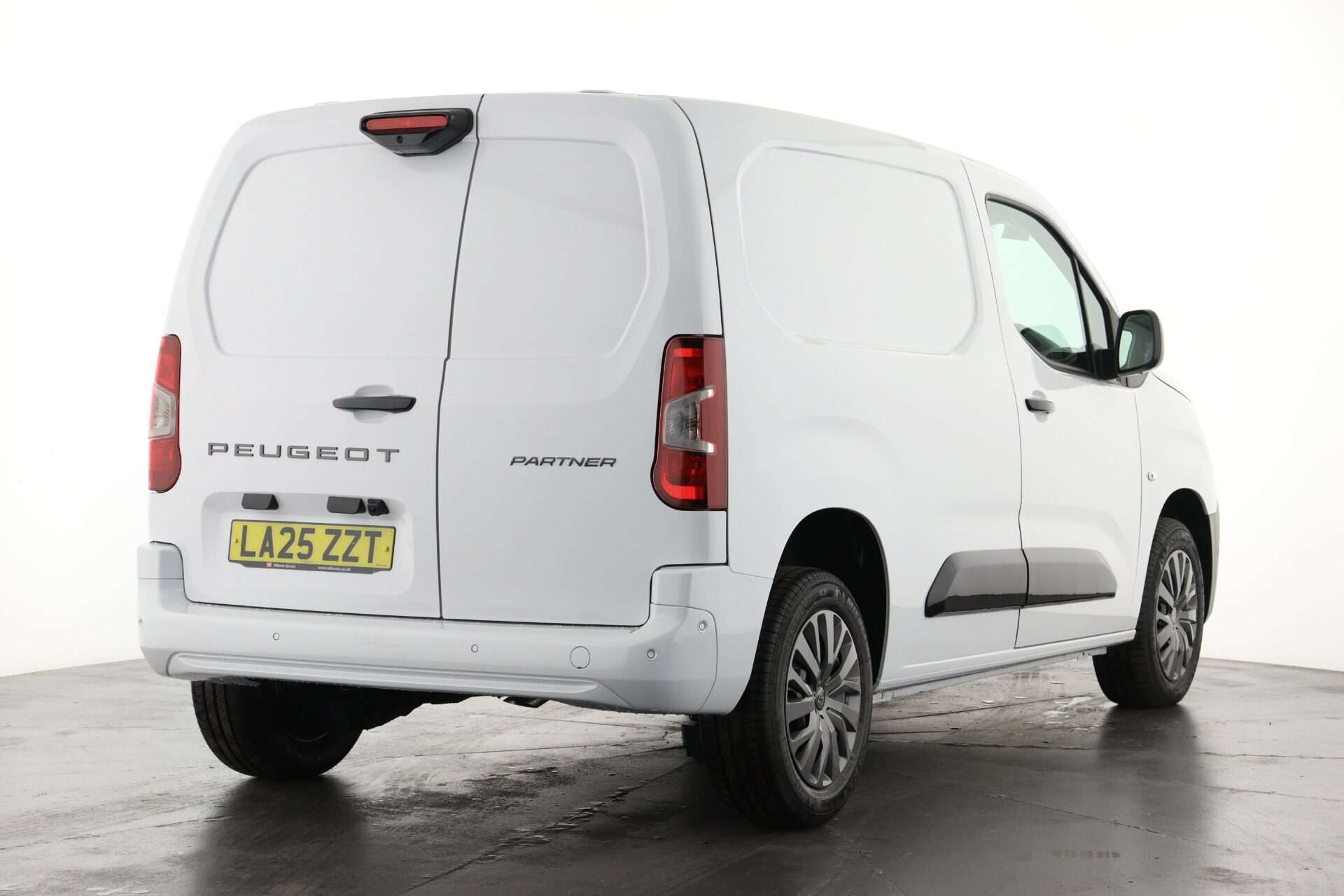 A null PEUGEOT PARTNER 1.5 BHDi 100 S&S EAT8 Asphalt A null PEUGEOT PARTNER 1.5 BHDi 100 S&S EAT8 Asphalt