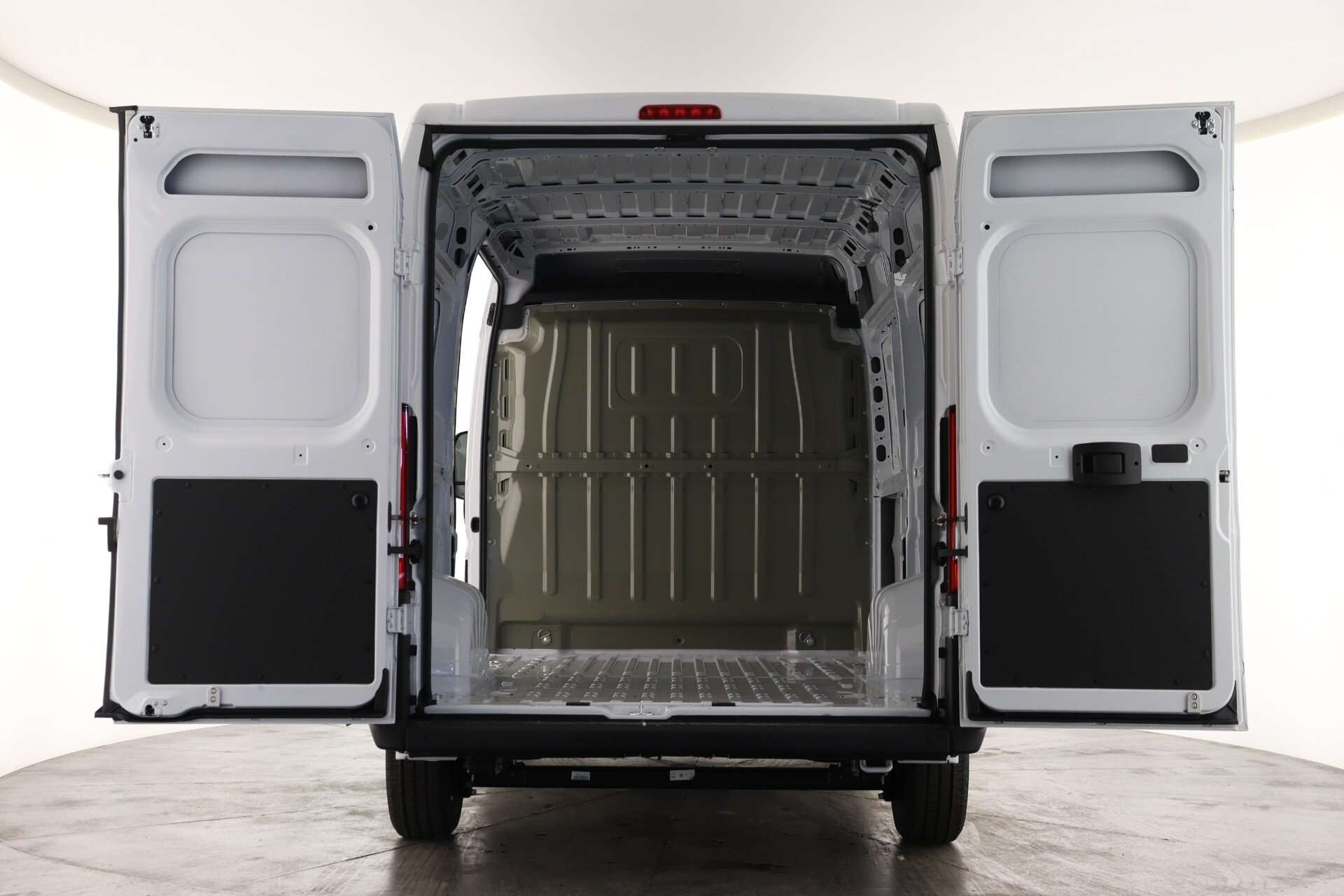 A null PEUGEOT BOXER 335 L2H2 BHDi 140 MT6 Professional A null PEUGEOT BOXER 335 L2H2 BHDi 140 MT6 Professional