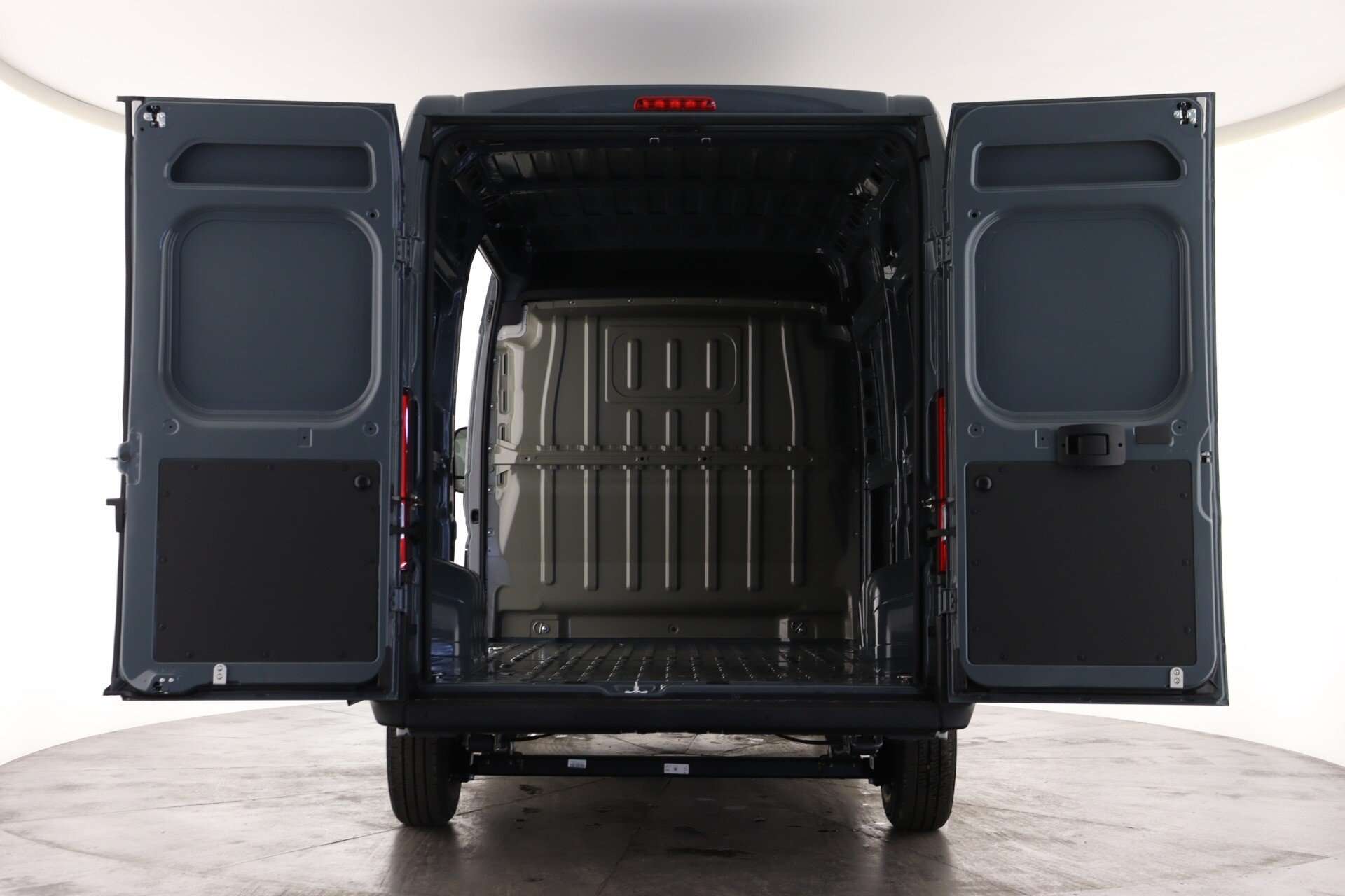 A null PEUGEOT BOXER 335 L2H2 BHDi 140 MT6 Professional A null PEUGEOT BOXER 335 L2H2 BHDi 140 MT6 Professional