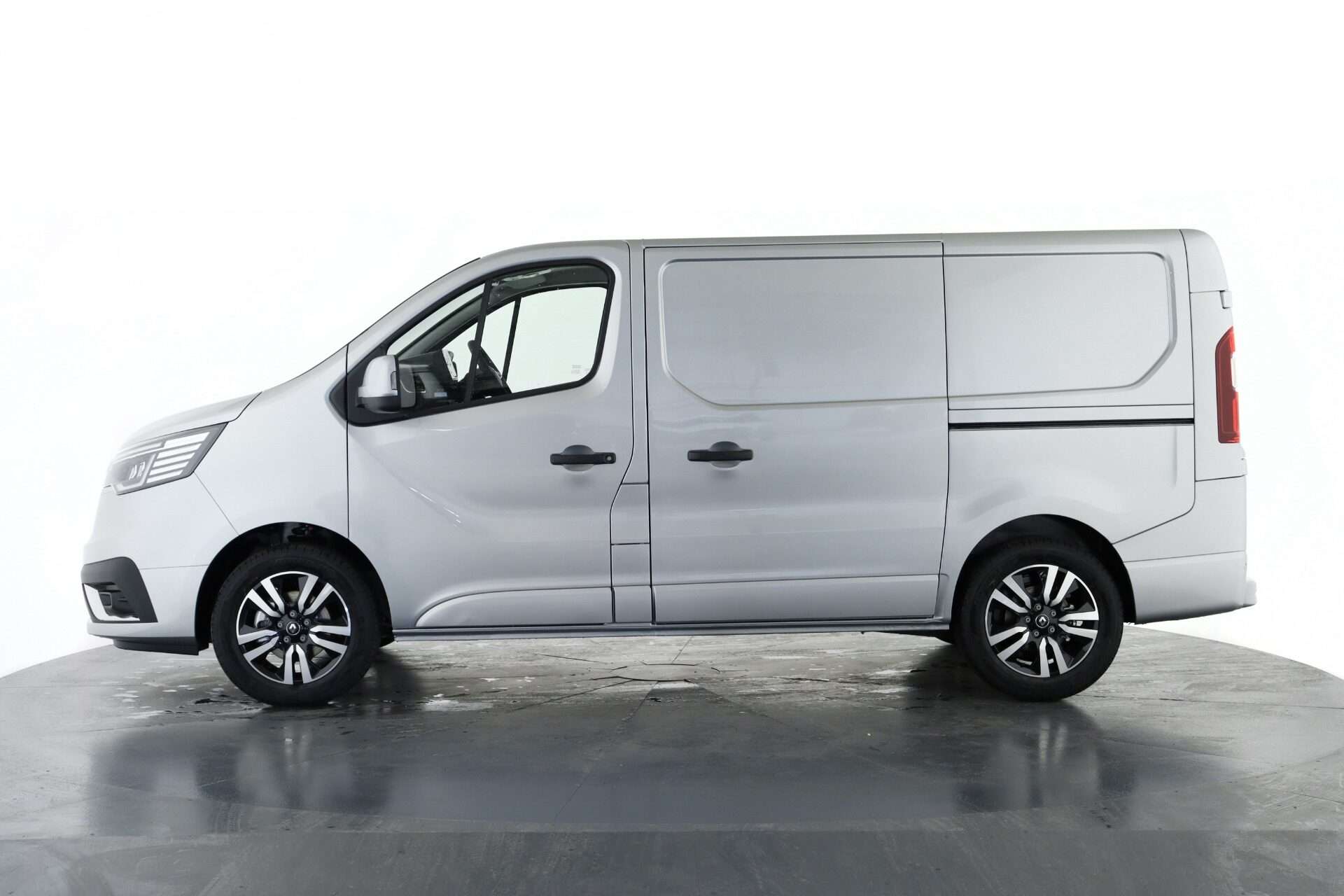 2025 RENAULT TRAFIC 2025 RENAULT TRAFIC