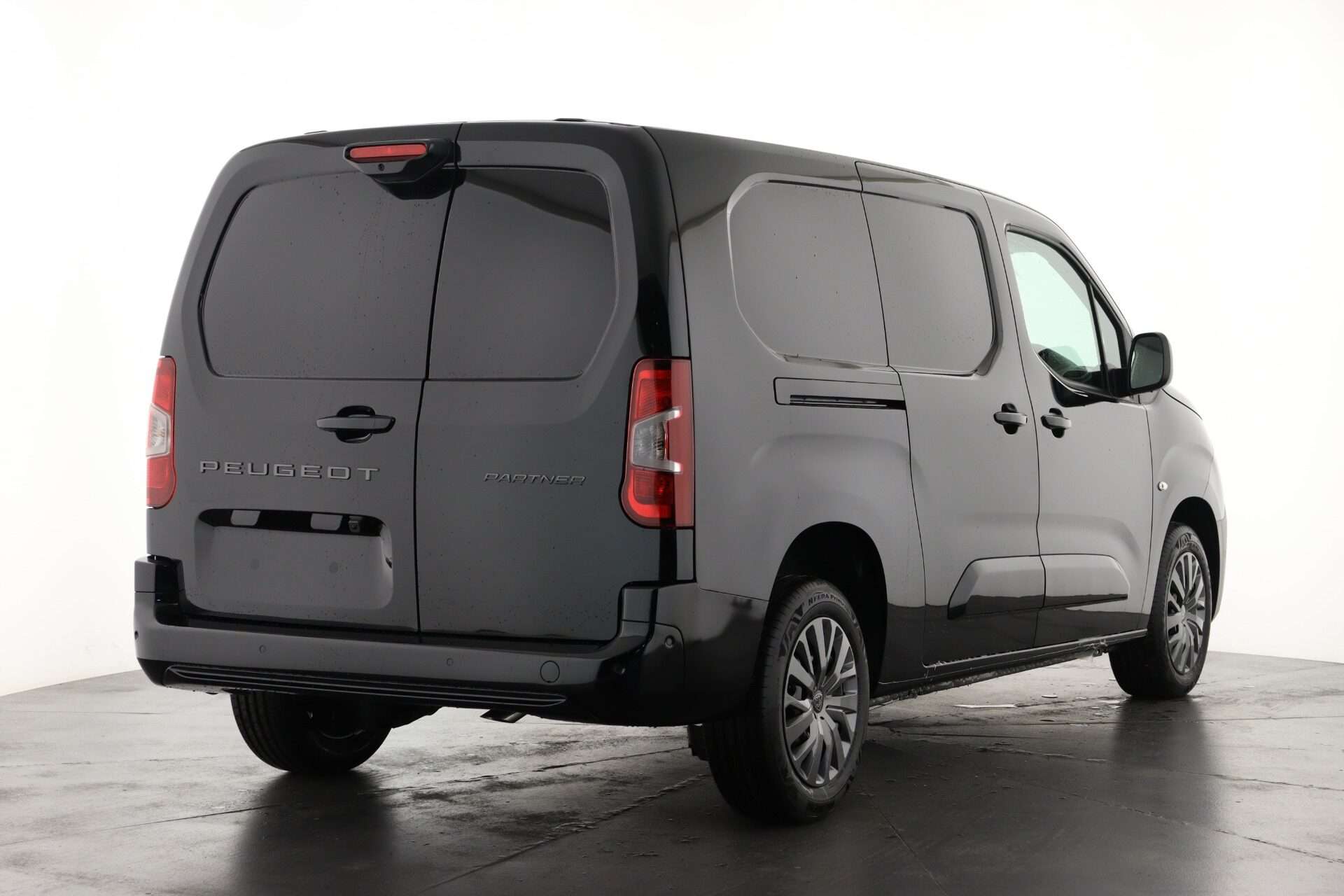 A 2025 PEUGEOT PARTNER PV Long 1.5 BlueHDi 100 Asphalt MT6 A 2025 PEUGEOT PARTNER PV Long 1.5 BlueHDi 100 Asphalt MT6