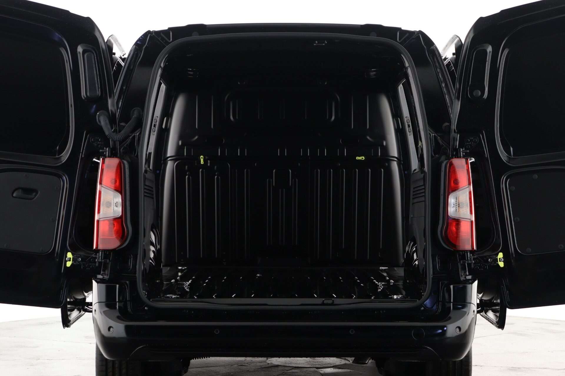 A 2025 PEUGEOT PARTNER PV Long 1.5 BlueHDi 100 Asphalt MT6 A 2025 PEUGEOT PARTNER PV Long 1.5 BlueHDi 100 Asphalt MT6