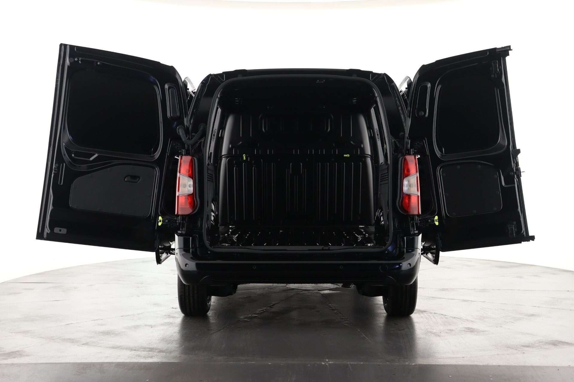 A 2025 PEUGEOT PARTNER PV Long 1.5 BlueHDi 100 Asphalt MT6 A 2025 PEUGEOT PARTNER PV Long 1.5 BlueHDi 100 Asphalt MT6