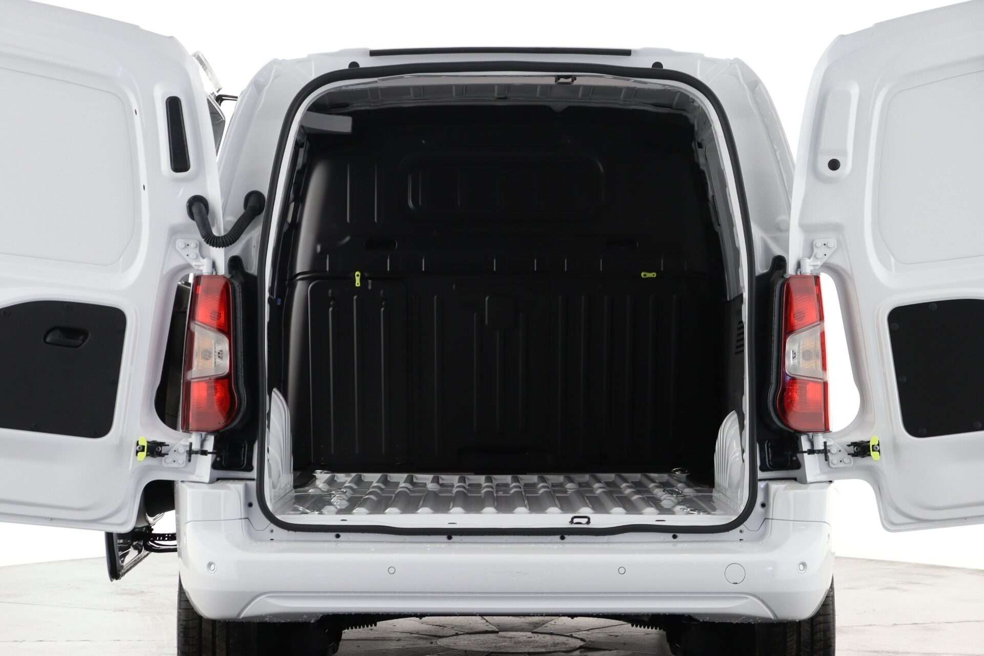 A 2025 PEUGEOT PARTNER PV Long 1.5 BlueHDi 100 Asphalt A 2025 PEUGEOT PARTNER PV Long 1.5 BlueHDi 100 Asphalt