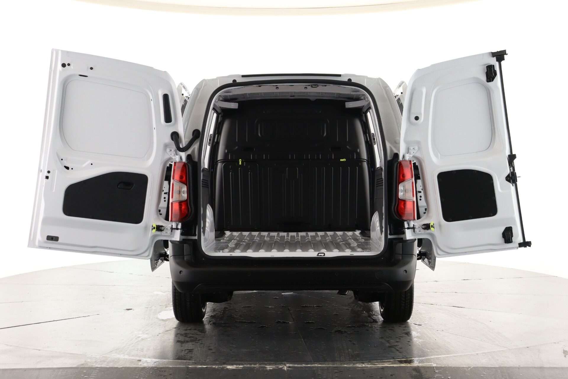 A 2025 PEUGEOT PARTNER PV Long 1.5 BlueHDi 100 Professional Plus A 2025 PEUGEOT PARTNER PV Long 1.5 BlueHDi 100 Professional Plus