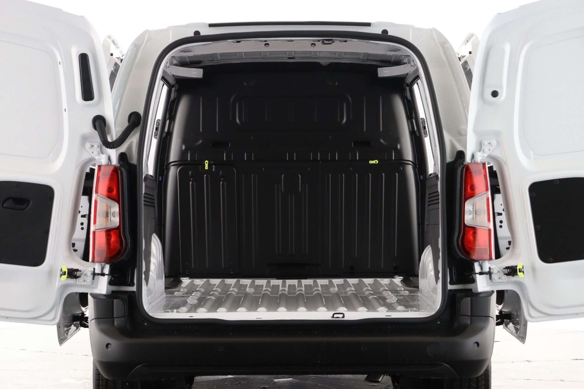 A 2025 PEUGEOT PARTNER PV Long 1.5 BlueHDi 100 Professional Plus A 2025 PEUGEOT PARTNER PV Long 1.5 BlueHDi 100 Professional Plus