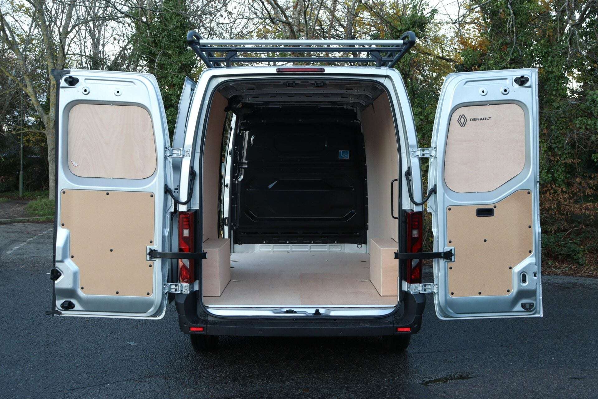 A 2025 RENAULT MASTER LM35 Blue dCi 150 Advance Medium Roof Van A 2025 RENAULT MASTER LM35 Blue dCi 150 Advance Medium Roof Van