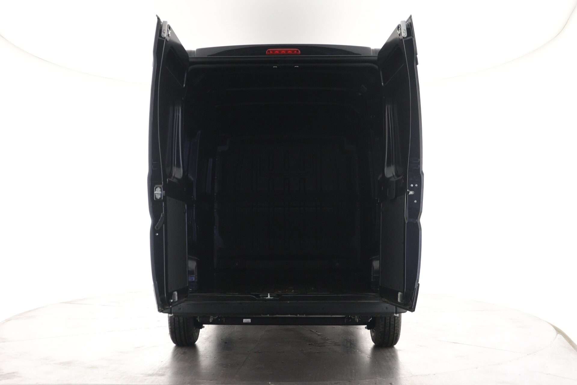 A 2025 PEUGEOT BOXER 2.2 BlueHDi 140 L2H2 335 Professional A 2025 PEUGEOT BOXER 2.2 BlueHDi 140 L2H2 335 Professional