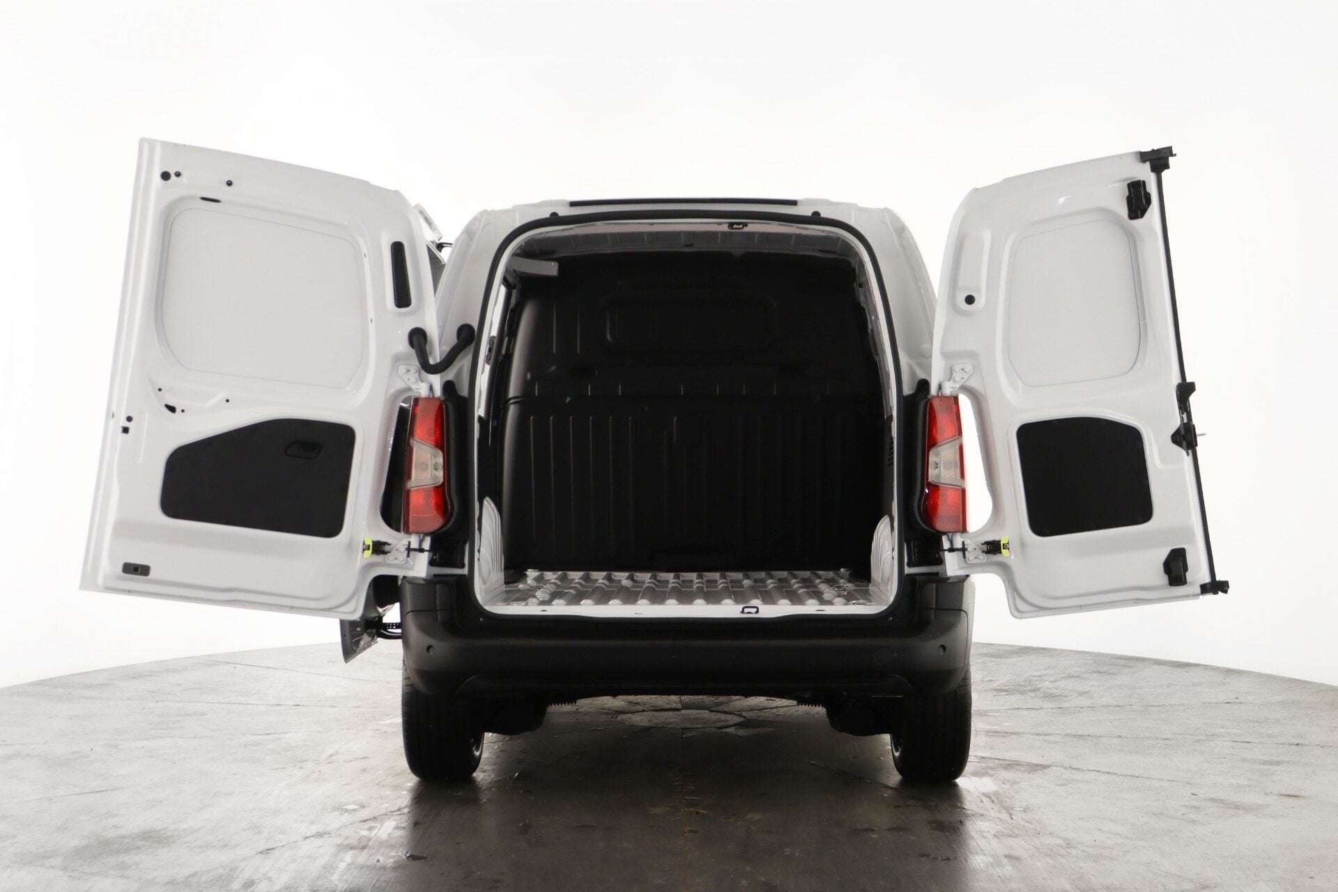 A 2025 PEUGEOT PARTNER Standard 1.5 BlueHDi 130 Professional Auto EAT8 A 2025 PEUGEOT PARTNER Standard 1.5 BlueHDi 130 Professional Auto EAT8