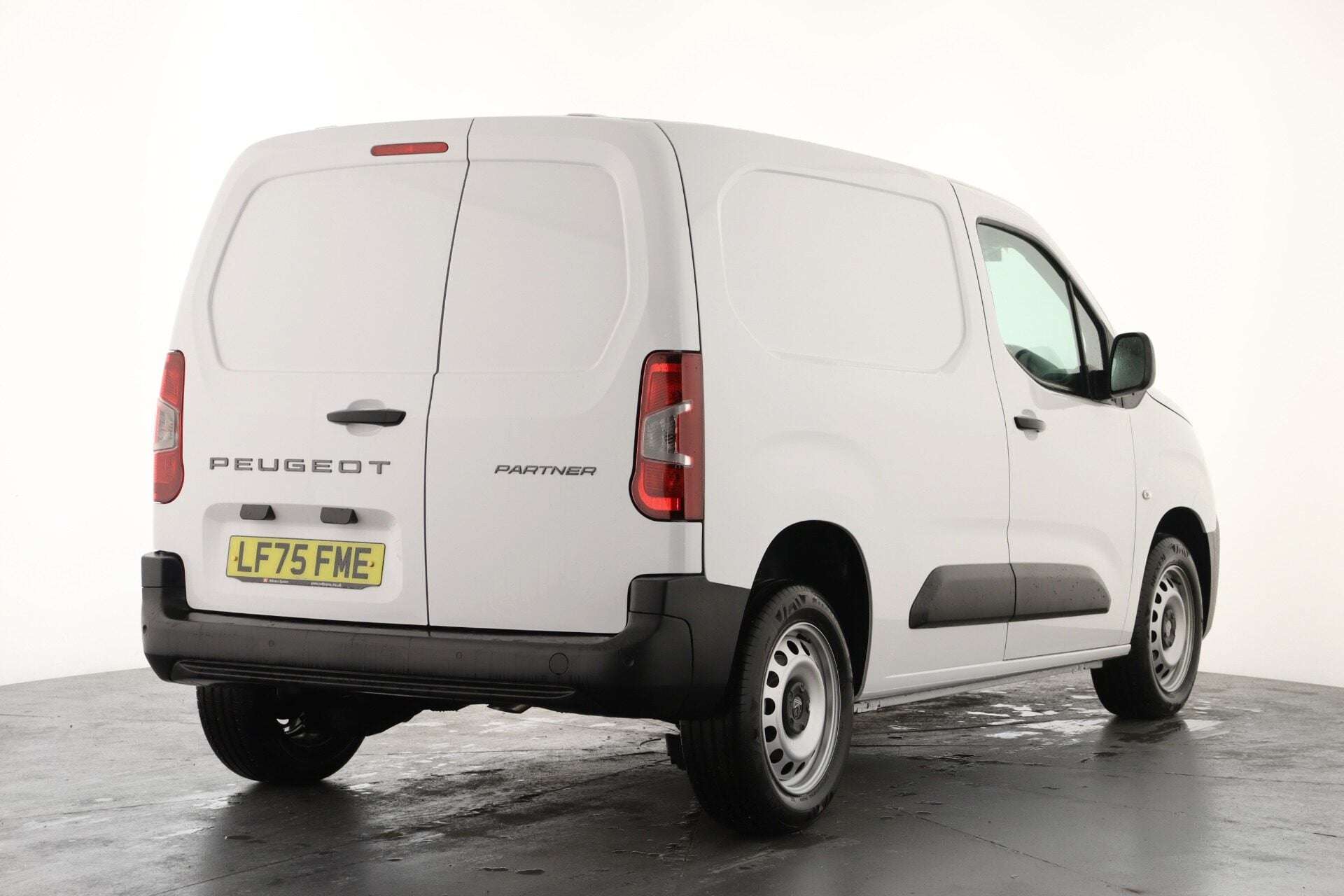 A 2025 PEUGEOT PARTNER Standard 1.5 BlueHDi 130 Professional Auto EAT8 A 2025 PEUGEOT PARTNER Standard 1.5 BlueHDi 130 Professional Auto EAT8