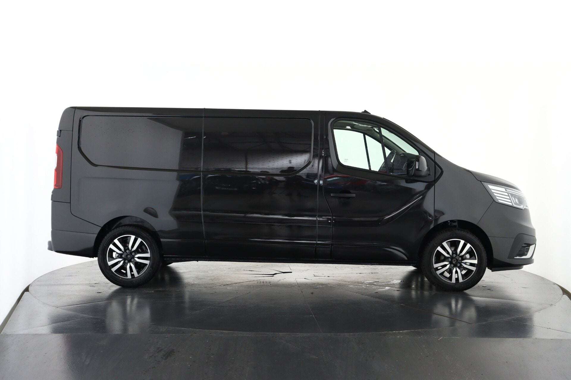 2025 RENAULT TRAFIC 2025 RENAULT TRAFIC