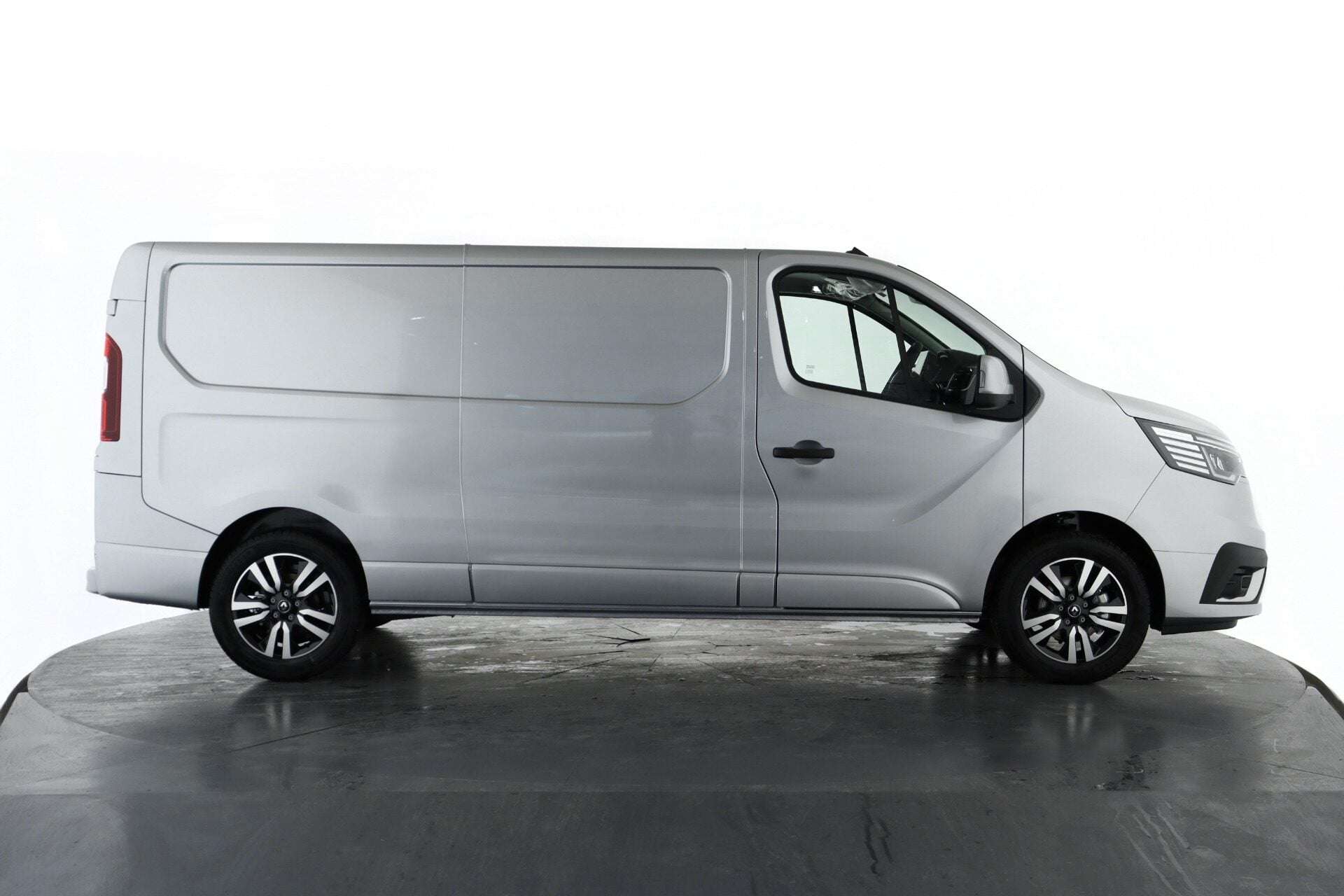 2025 RENAULT TRAFIC 2025 RENAULT TRAFIC