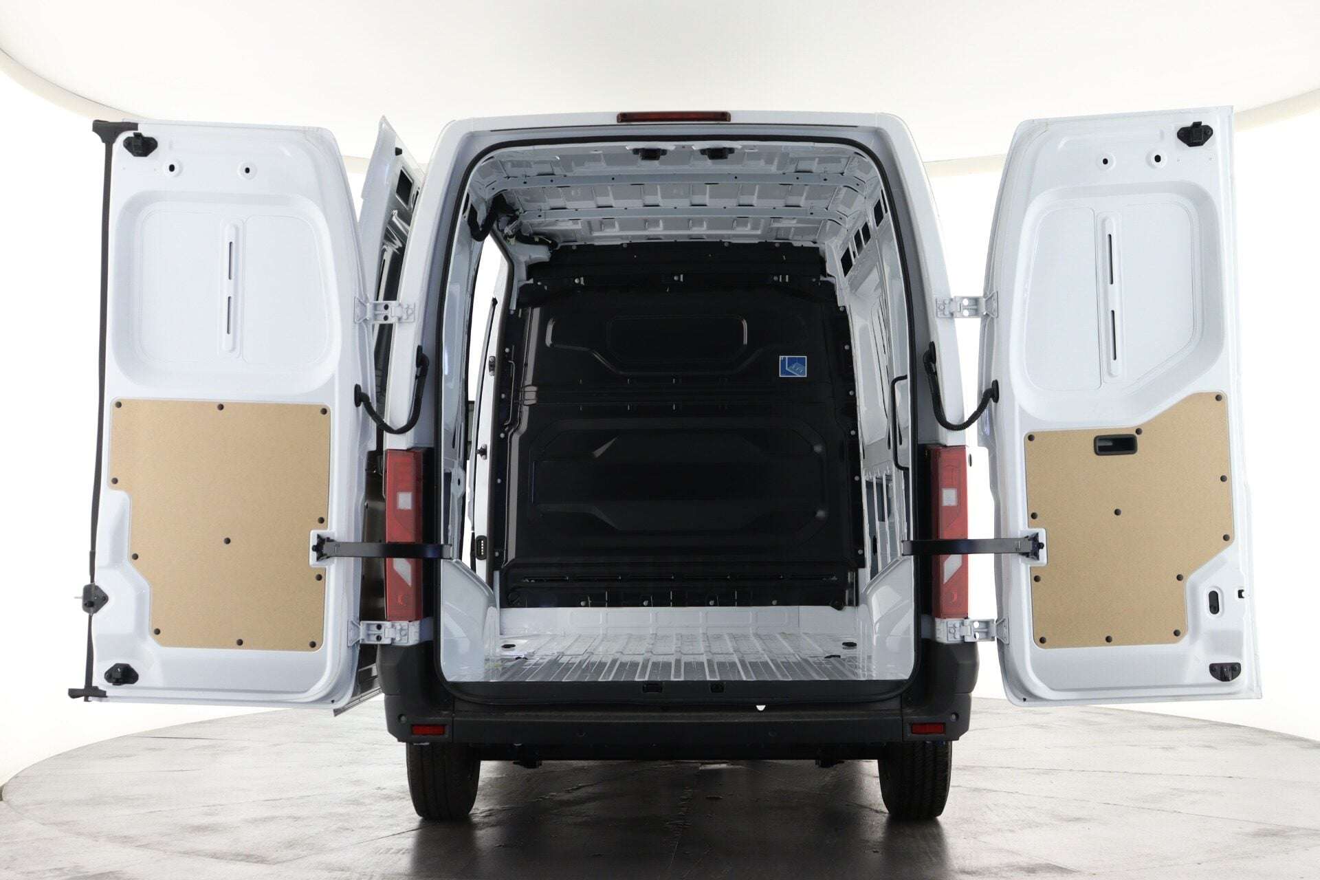 A 2025 RENAULT MASTER MM35 Blue dCi 150 Advance Auto A 2025 RENAULT MASTER MM35 Blue dCi 150 Advance Auto